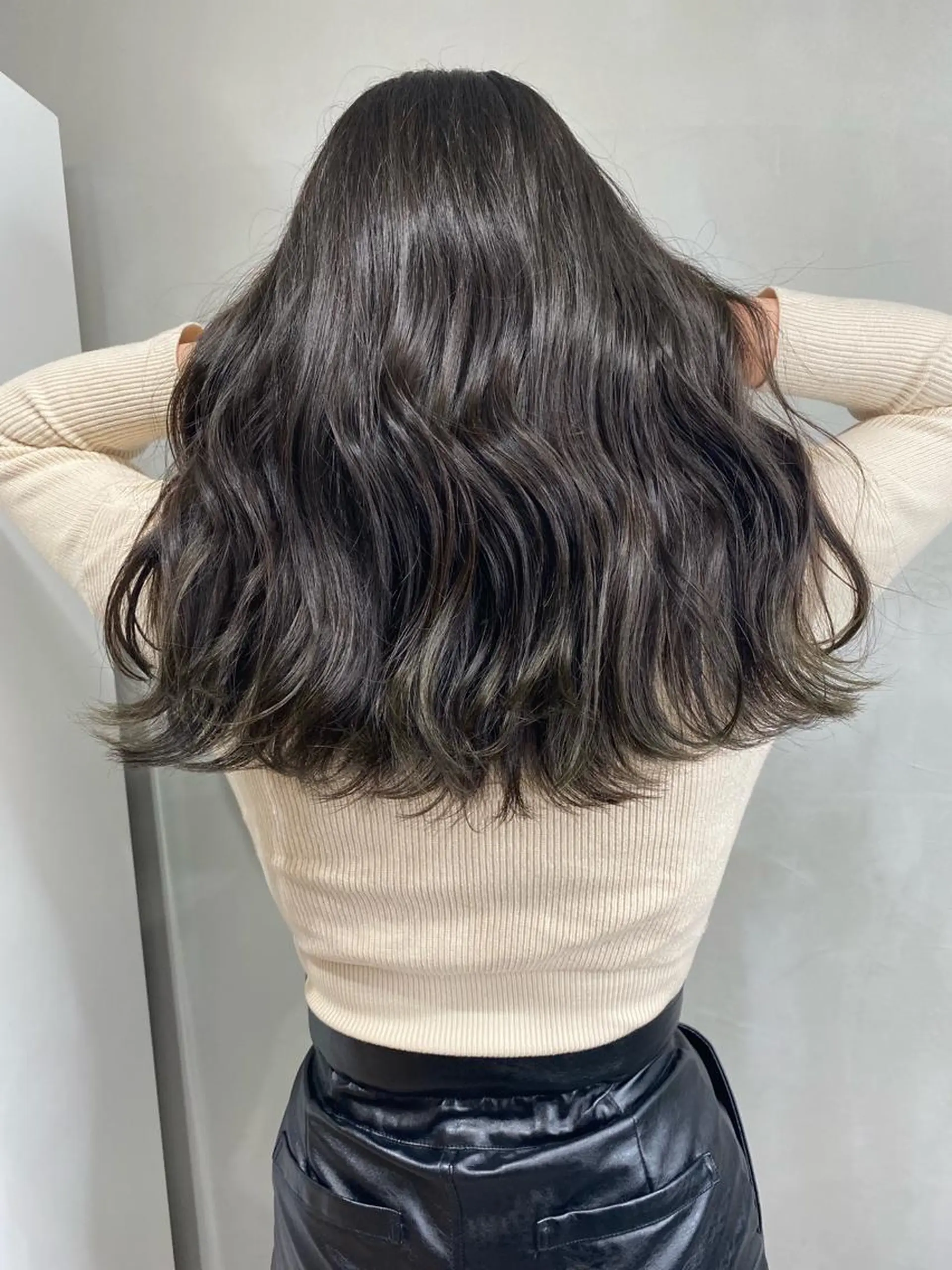 ミディアム Zina梅田 Kaoriのヘアスタイル