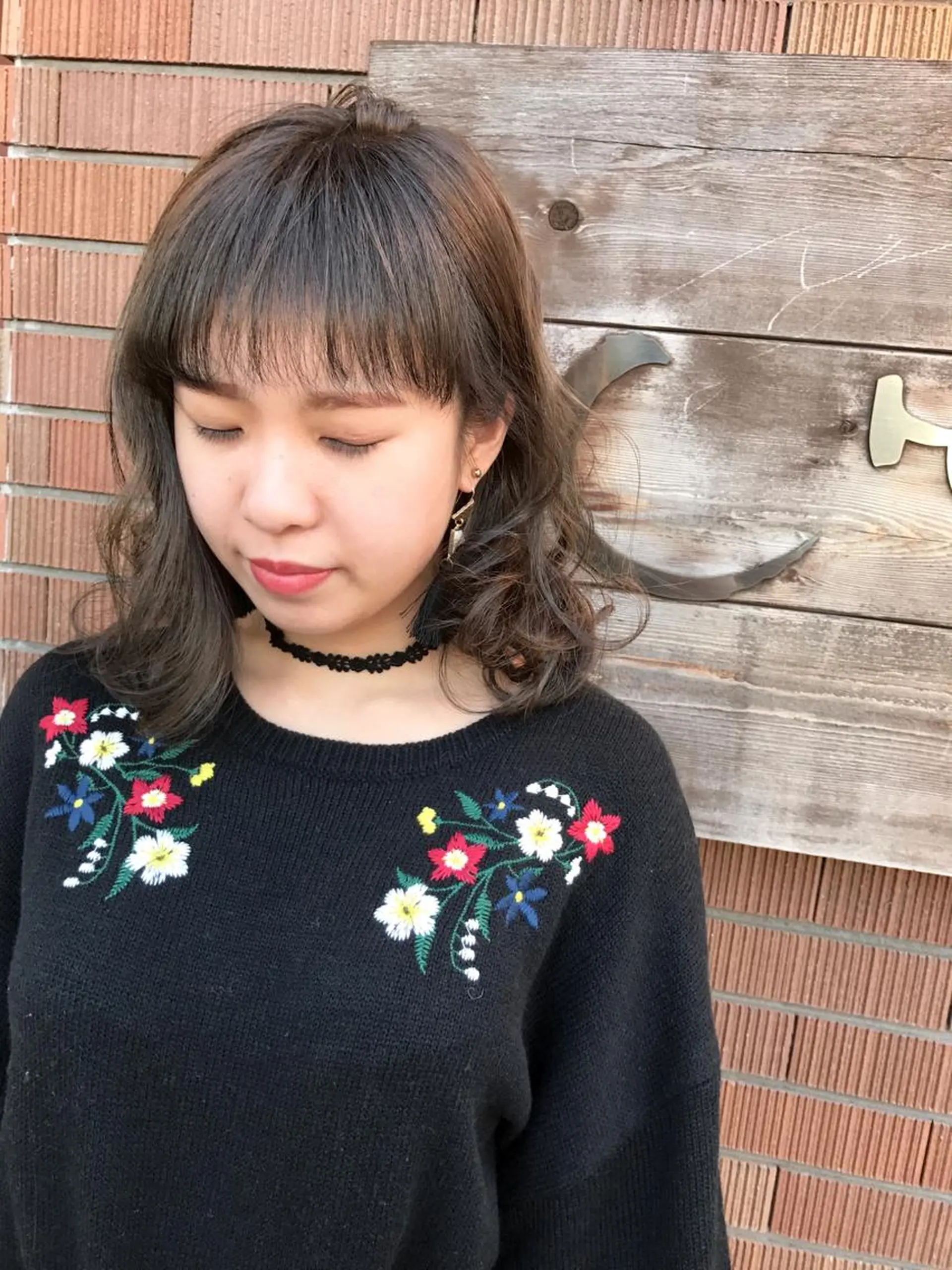 ミディアム カラー オン眉 外ハネヘア 20代半ば上質なへア ケア 髪質改善 大西のヘアスタイル
