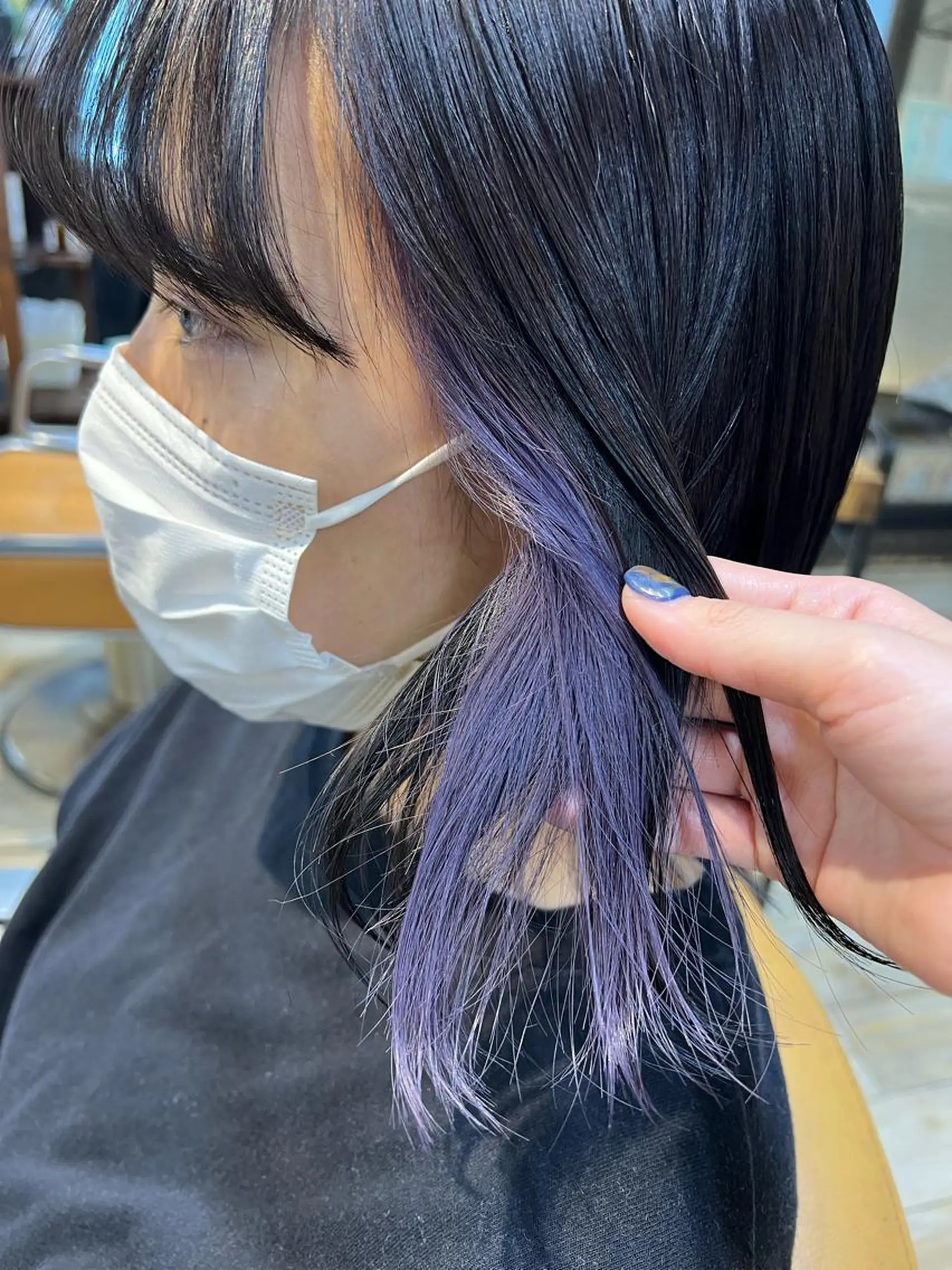 ショート カラー ヘアアレンジ ブリーチ イヤリングカラー パープルカラー ボブ 外ハネヘア サナ🌱 切りっぱなしボブのヘアスタイル