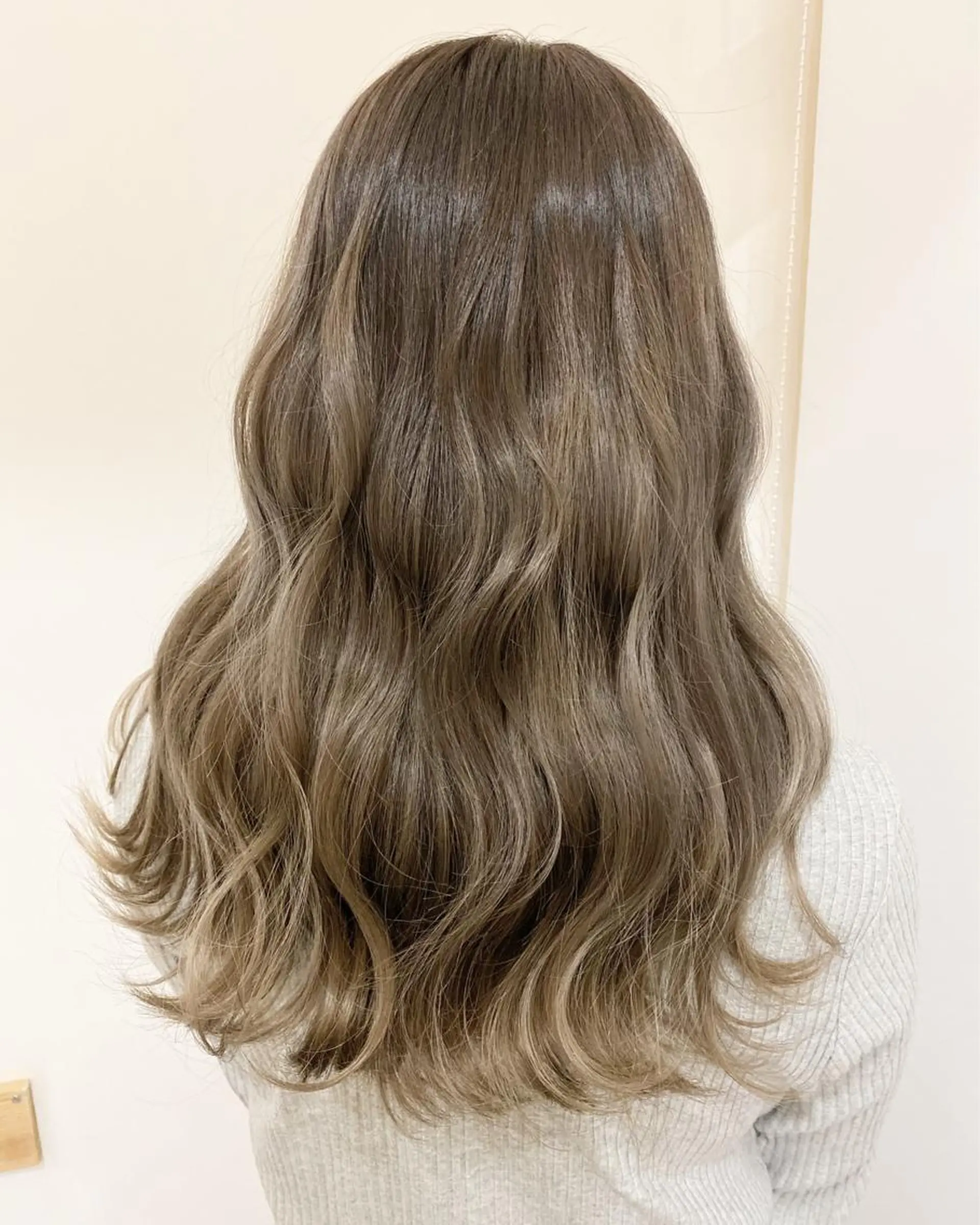 ロング ハルカ/透け感カラー /顔周りレイヤーのヘアスタイル