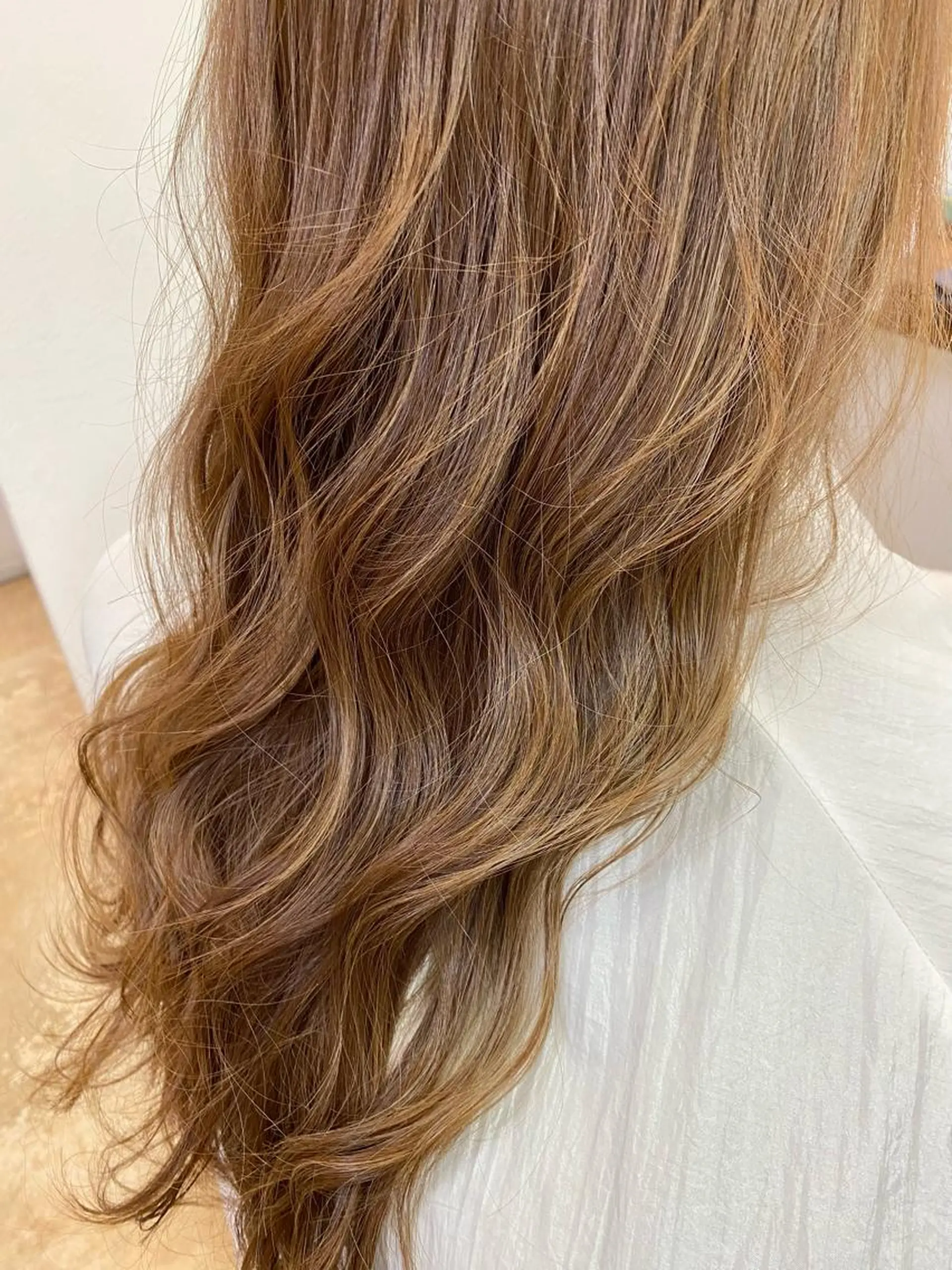ロング カラー ブリーチ ハイライトカラー ハイライト Hikari /赤み消しカラーのヘアスタイル
