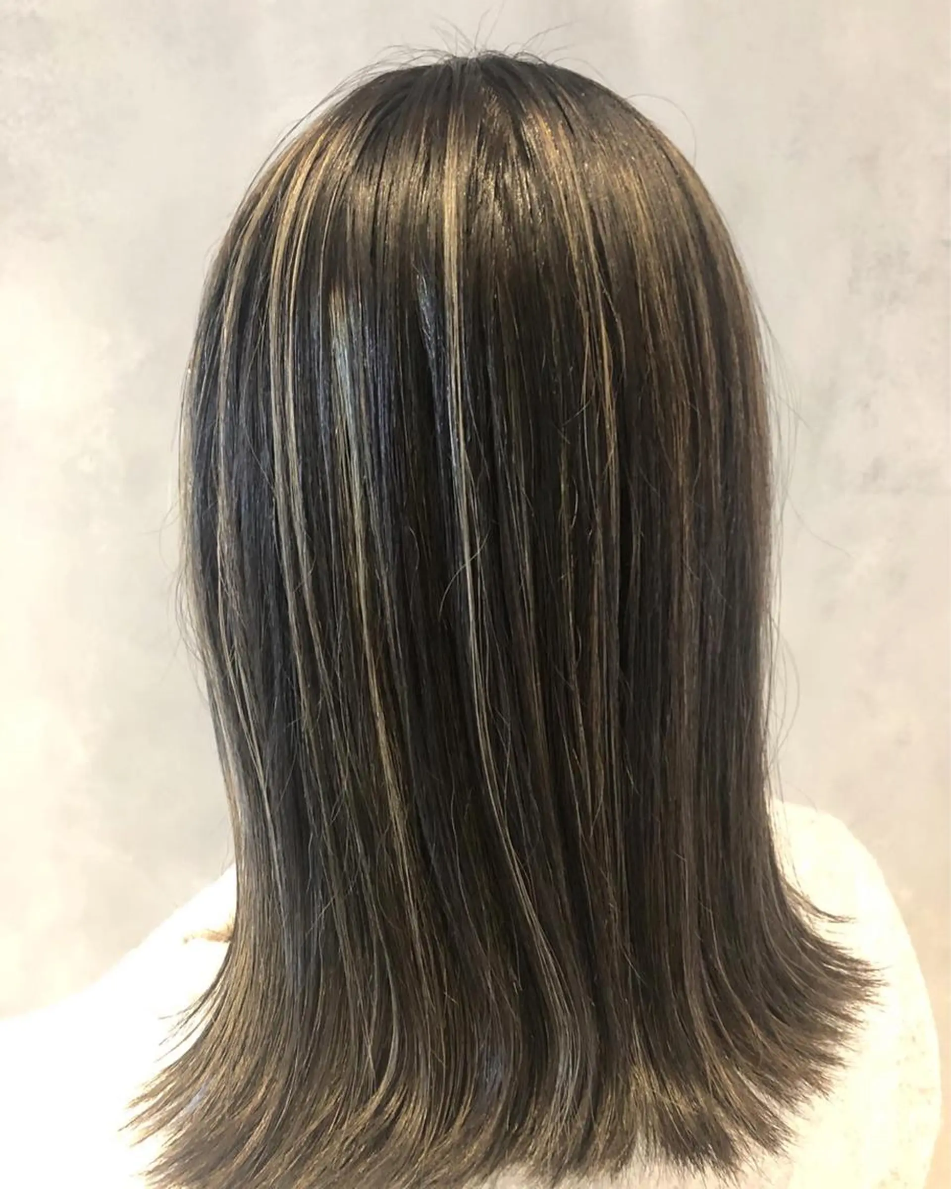 セミロング カラー ハイライトカラー ハイライト カット トリートメント 長谷川 沙紀のヘアスタイル