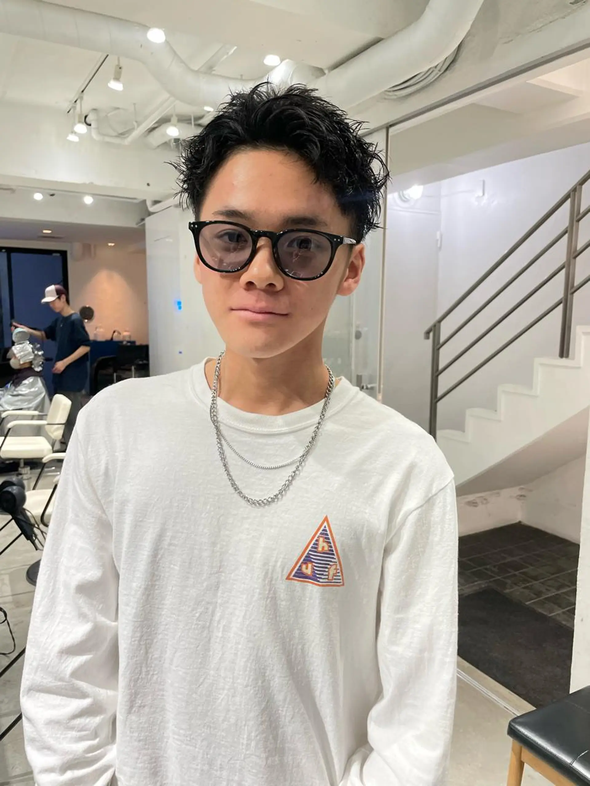 ショート パーマ メンズ メンズバレイヤージュ メンズブリーチ センターパート フェードカット メンズハイライト カット パーマ トリートメント スパイラルパーマ 🌐hina⭐️のヘアスタイル