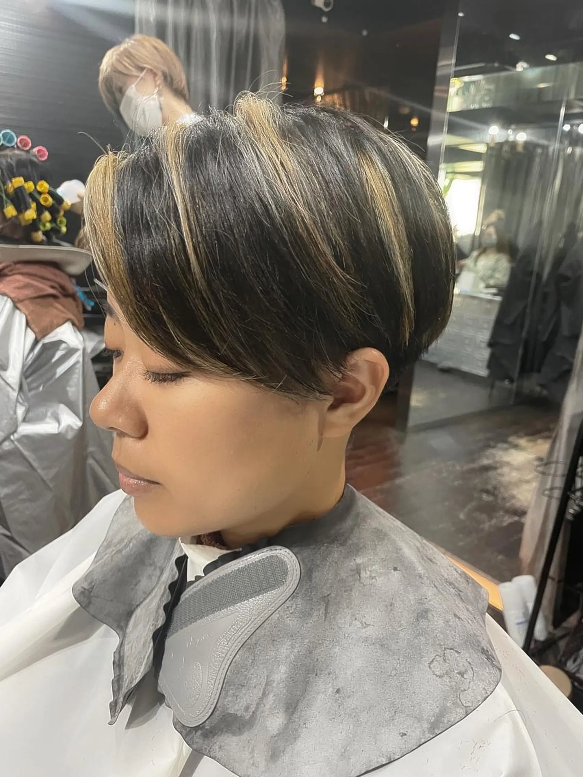ショート カラー ミストバング  フェイスフレーミング ハイライトカラー ハイライト ショートヘア VERONIQUE所属・山本 雅由のヘアスタイル