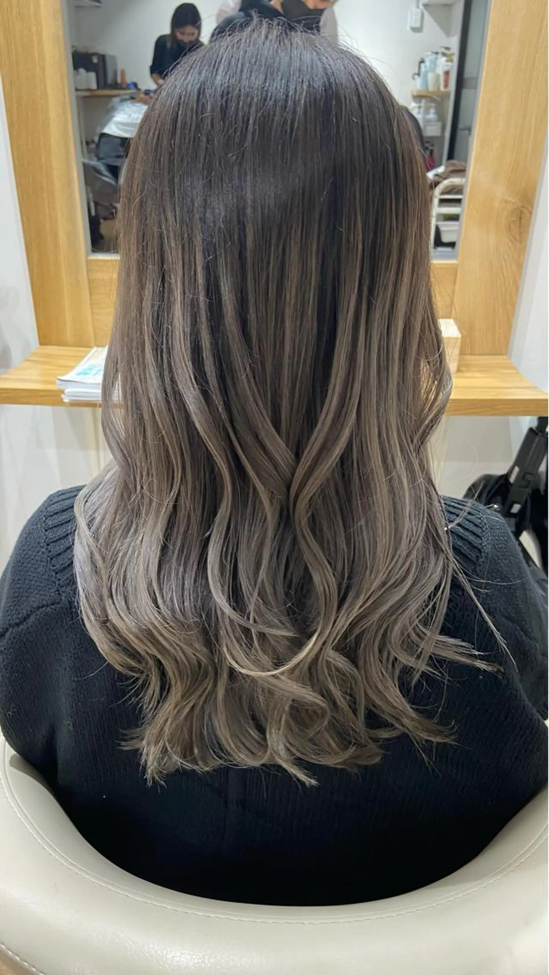 セミロング カラー バレイヤージュ ブリーチ デザインカラー ダブルカラー グラデーションカラー Kensho 京都駅 ケアブリーチのヘアスタイル