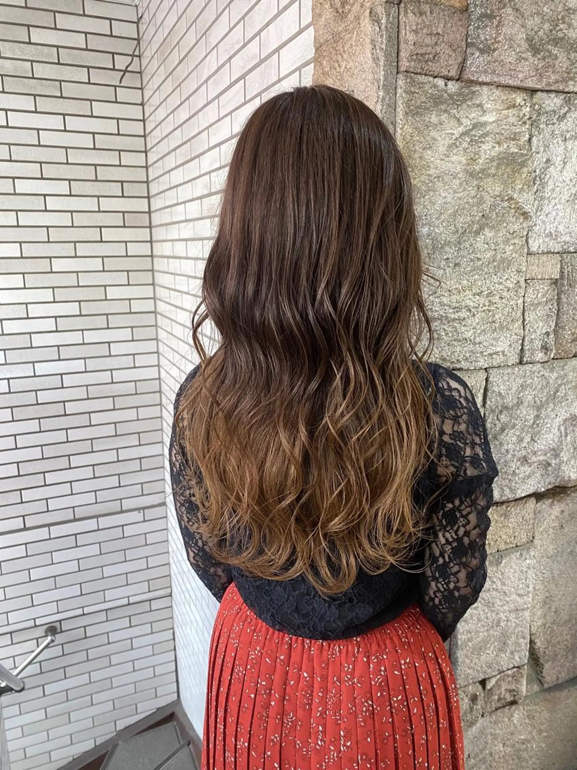 ロング カラー ブリーチ グラデーションカラー ブリーチなしカラー ヘアカラー トリートメント 【PRIMAL】萩原 凌のヘアスタイル