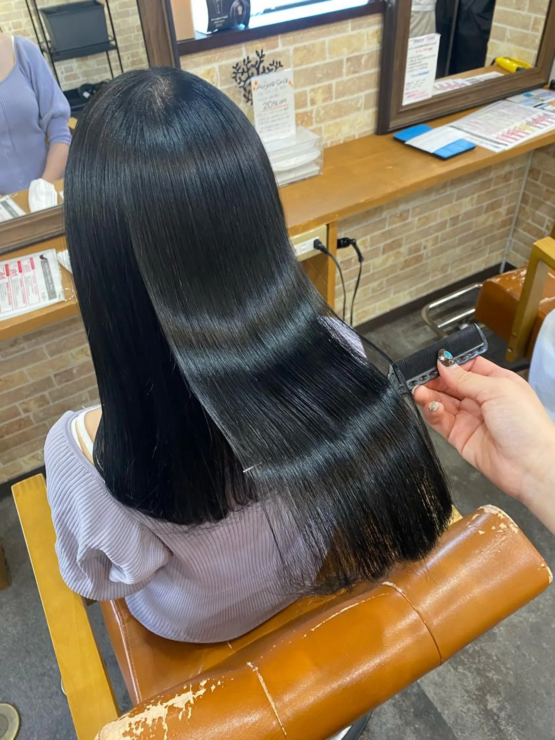 セミロング カット ヘアカラー 縮毛矯正 トリートメント 髪質改善 🤍erikaのヘアスタイル