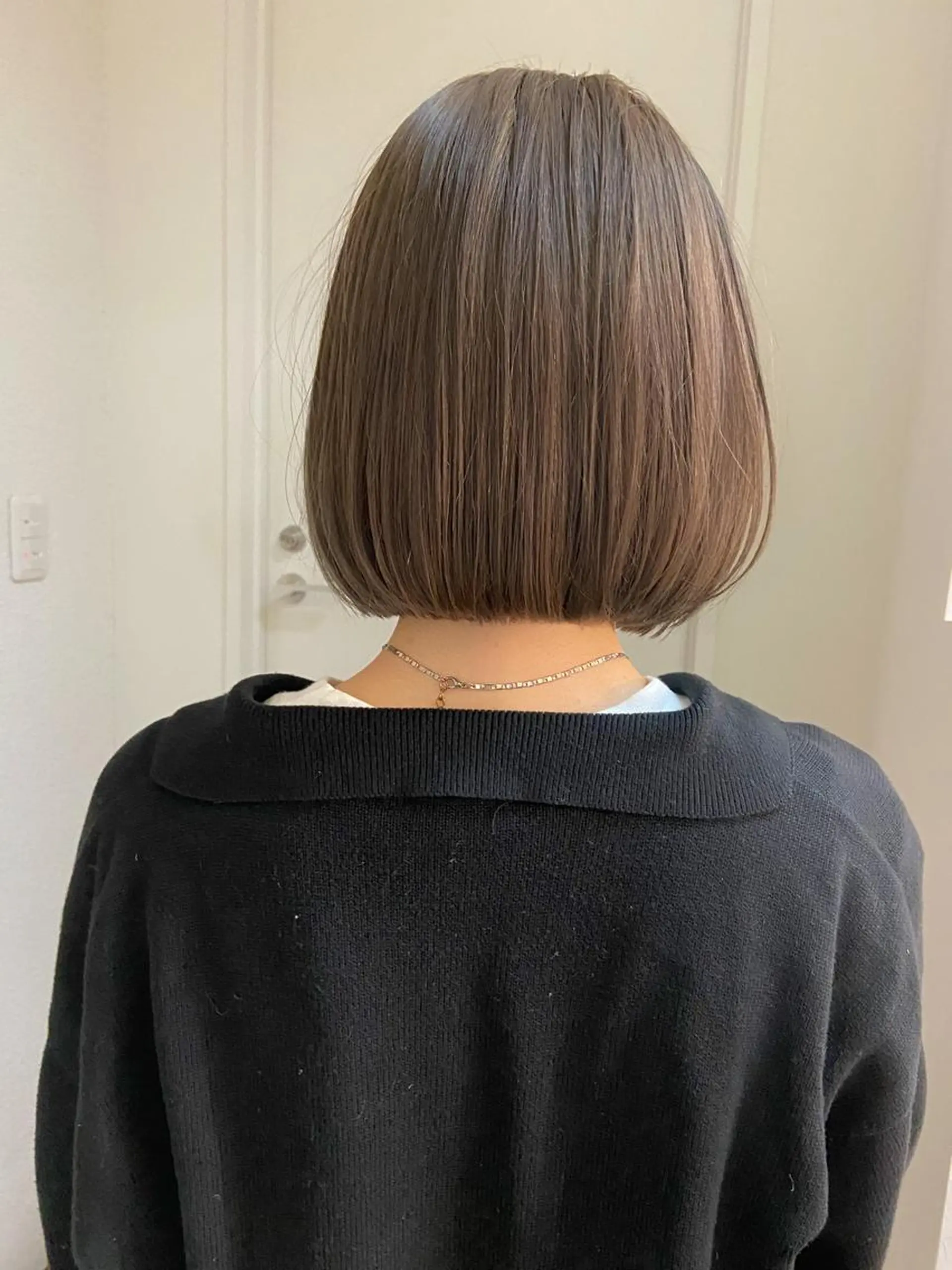 ミディアム カラー アッシュ ベージュカラー ケアカラー 透明感カラー ハイライトカラー 岡本康平/ボブ /ブリーチ/レイヤーのヘアスタイル