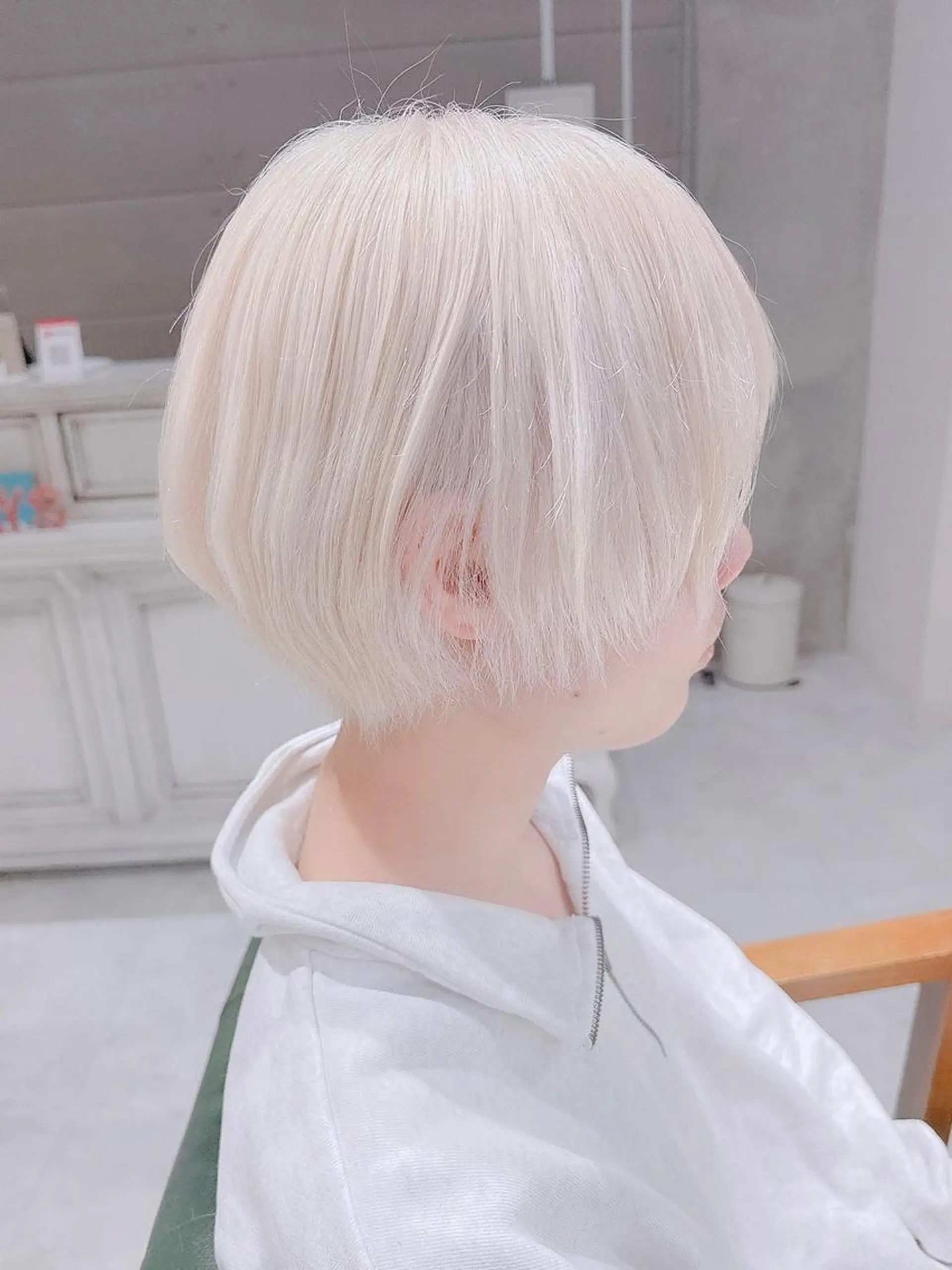 ショート Days 透明感カラーのヘアスタイル
