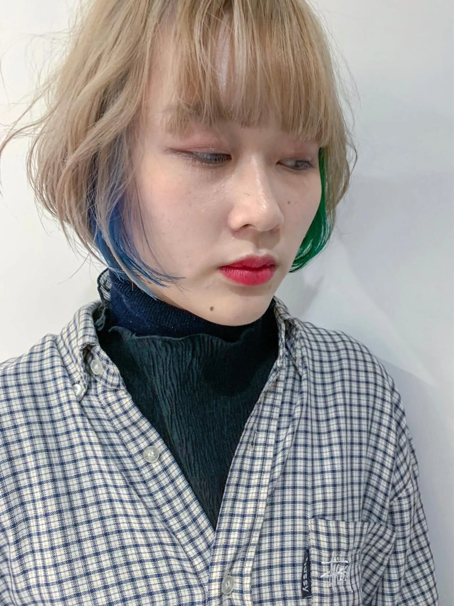 カラー イルミナカラー インナーカラー nuu所属・💜ショート💜 ウルフ、ボブ二色亜美のヘアスタイル