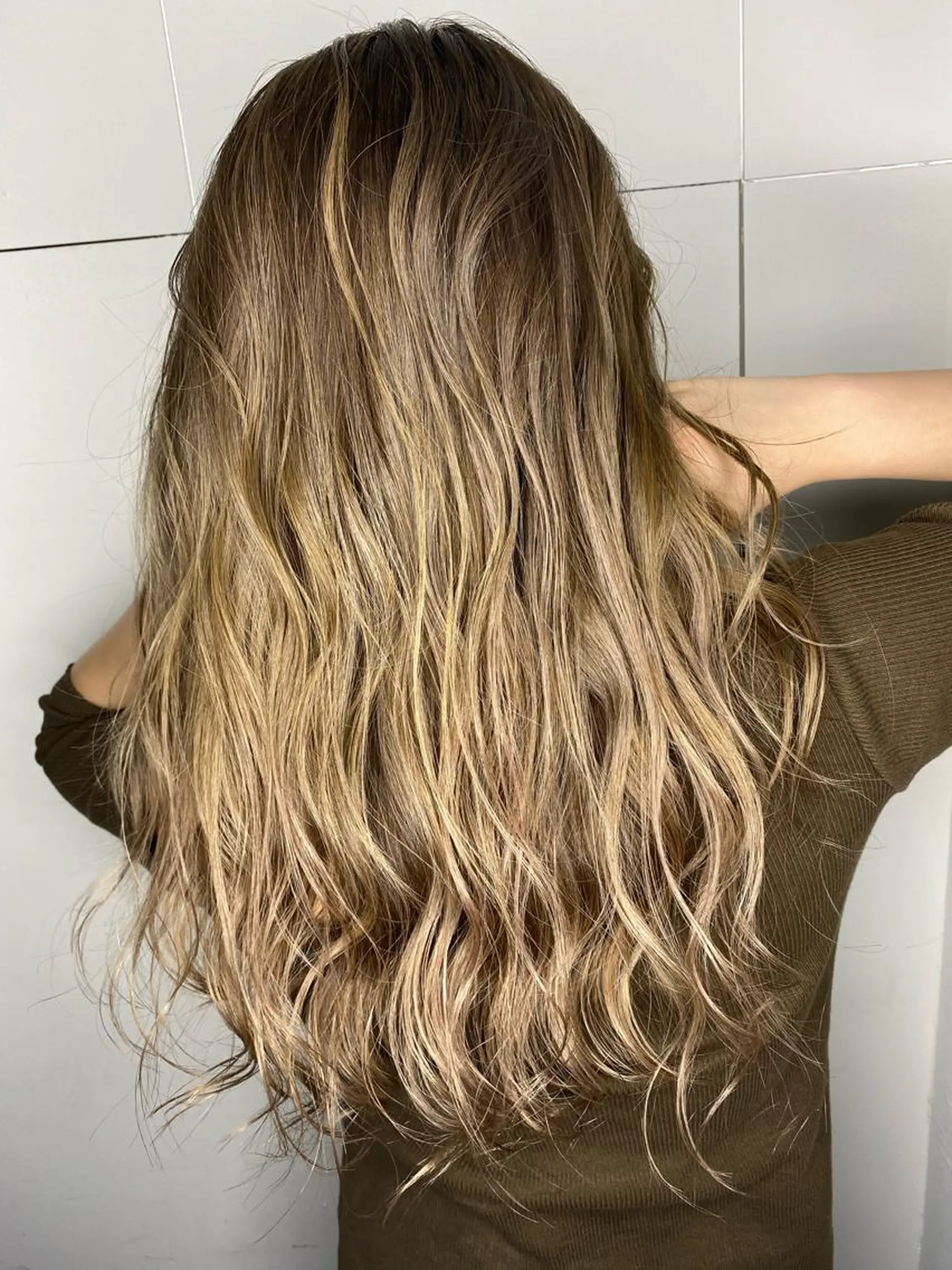ロング カラー バレイヤージュ 外国人風カラー レイヤーカット カット ヘアカラー トリートメント Neuk所属・Neuk綾瀬 髪質改善No1のヘアスタイル