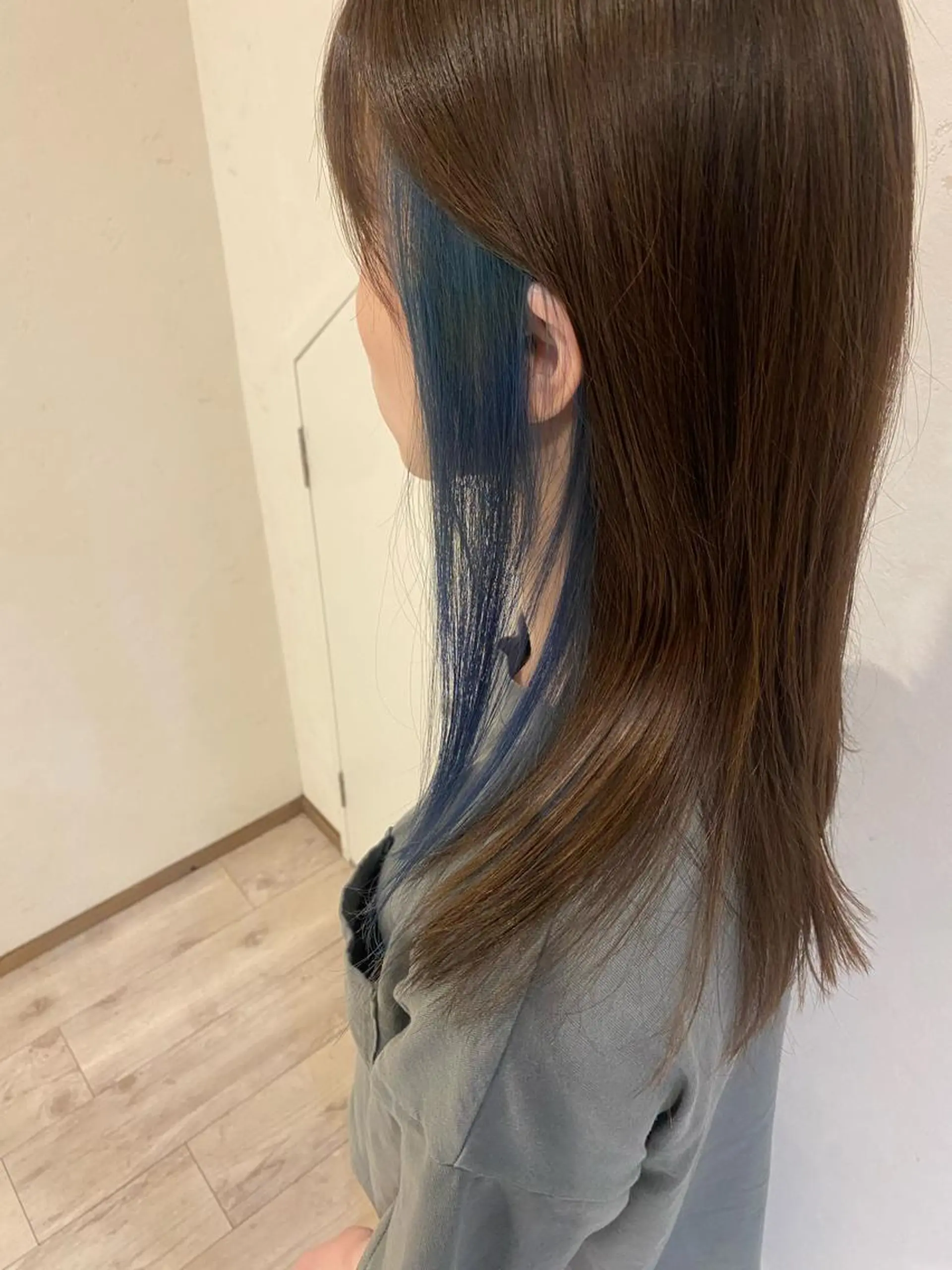 ミディアム カラー ブリーチ ブルーカラー イヤリングカラー ヘアカラー 🍑 モモカ🍑のヘアスタイル