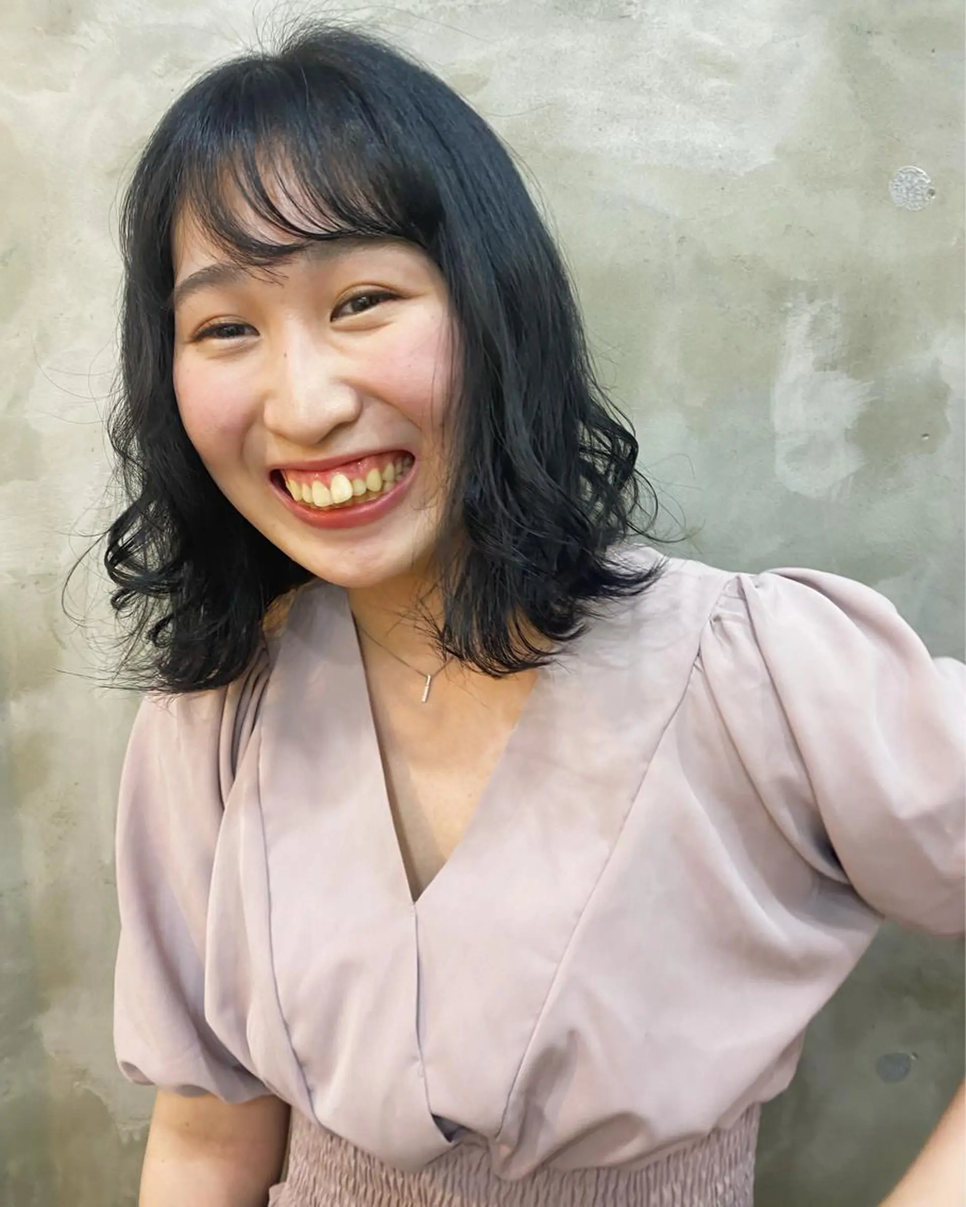 ミディアム カラー ヘアアレンジ 黒髪 ブリーチ ブルーカラー ブルーブラック eTONe所属・志賀 あずみのヘアスタイル