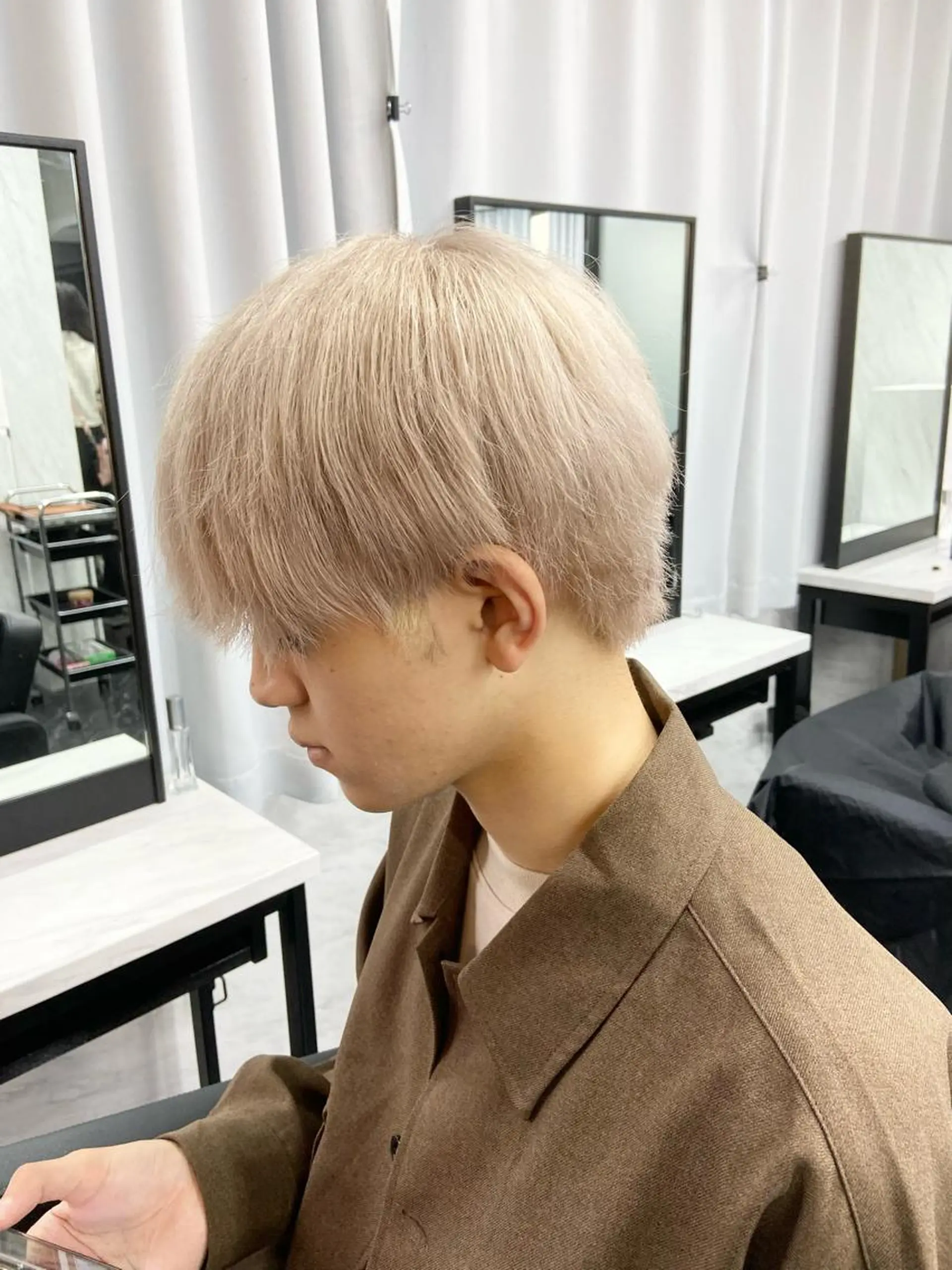 ショート カラー メンズ メンズハイトーン ハイトーンカラー ヘアカラー トリートメント ミルボンAujua認定サロン Ria  OSAKA 梅田所属・メンズ、エクステ特化 Ryuのヘアスタイル