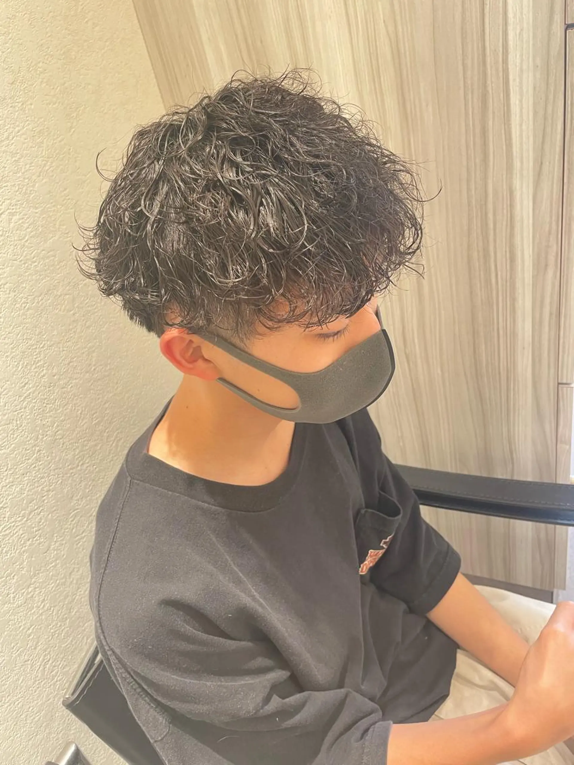 ショート パーマ メンズ メンズパーマ 波巻きパーマ カット メンズ特化店長✨ 9/13空◎岡本一真のヘアスタイル
