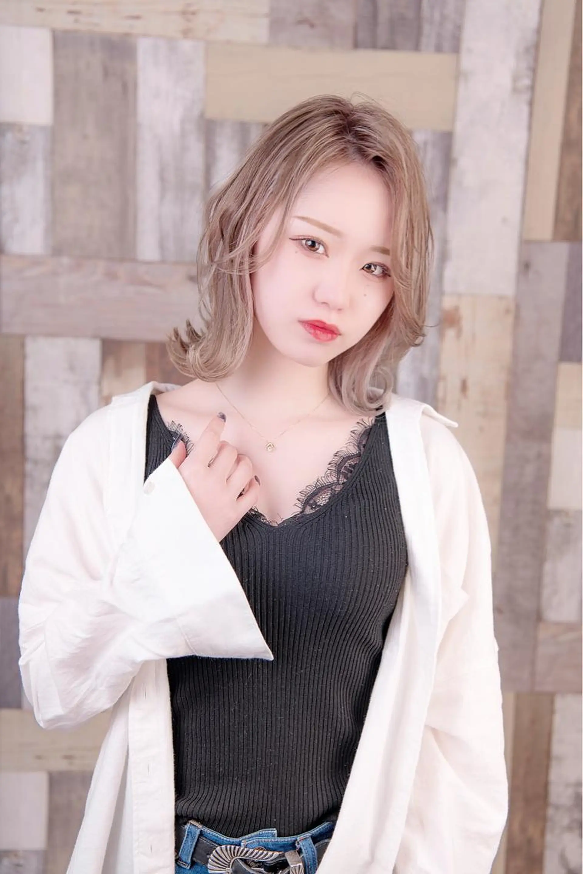 ミディアム カラー ブリーチ Aile所属・酸性ストレート／カラ ー/山下高明のヘアスタイル