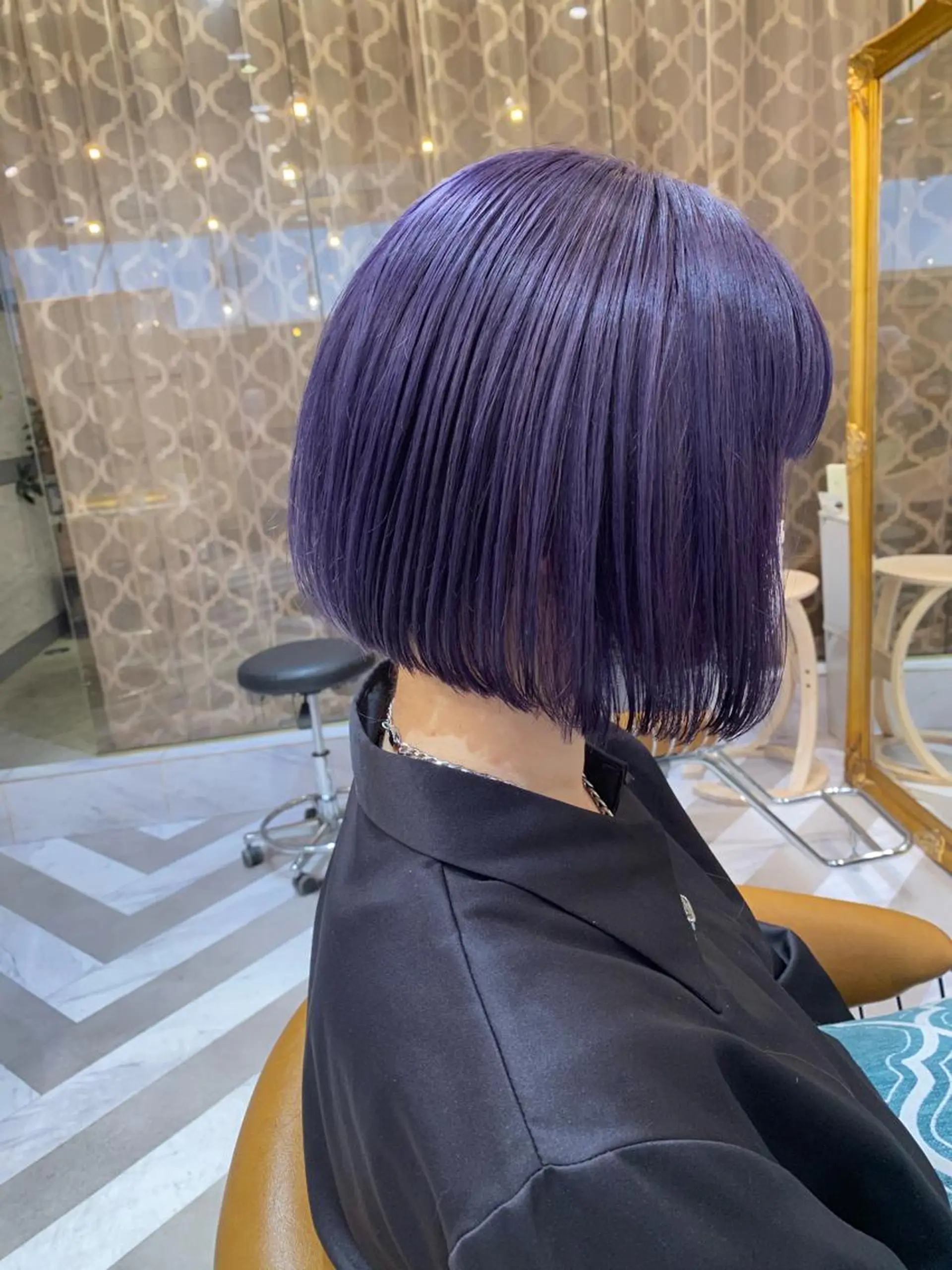 ショート カラー ブリーチ バイオレットカラー レイヤーと顔まわり 大好き❣️関口拓馬のヘアスタイル