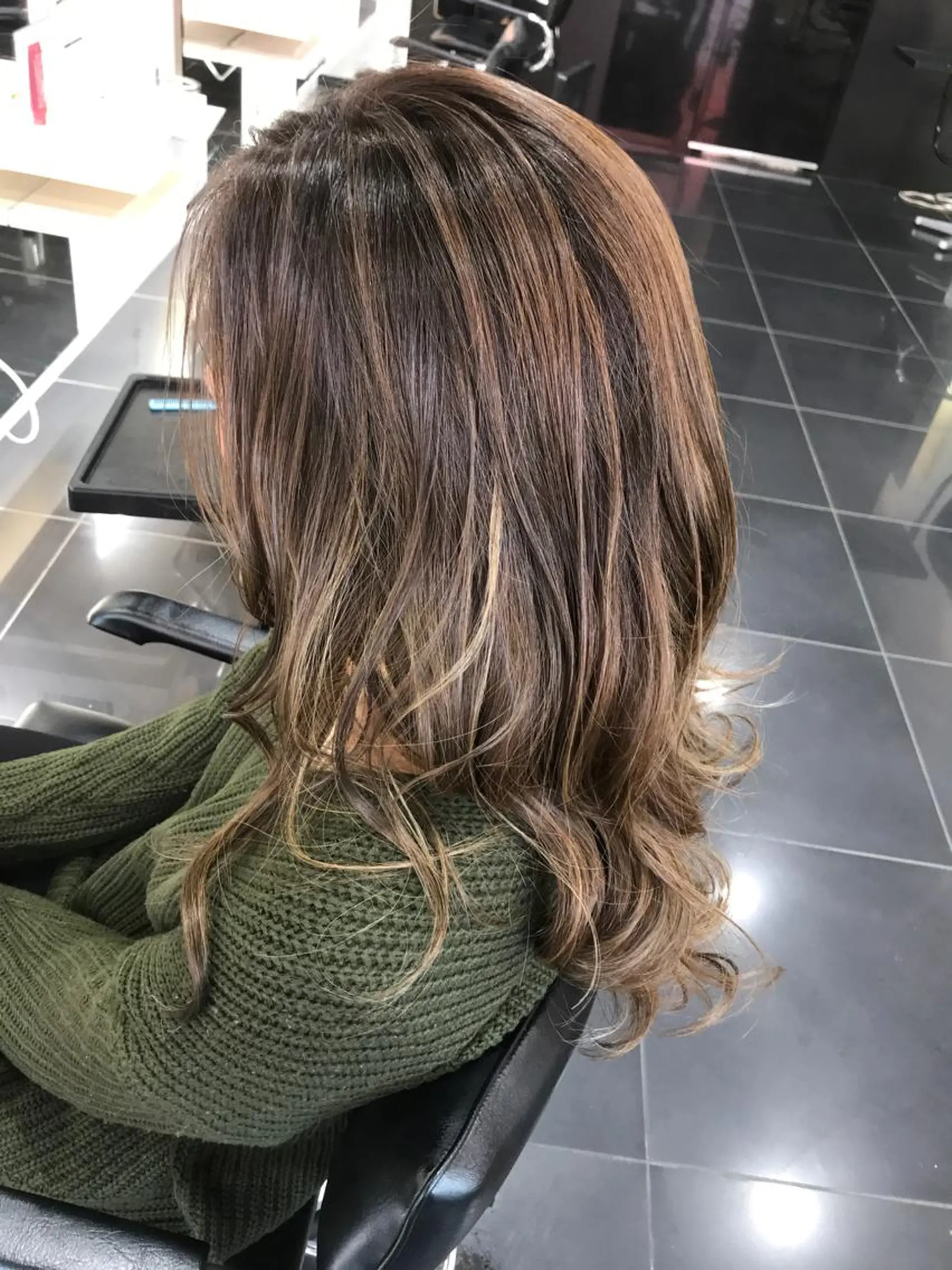 ミディアム ハイライト レイヤーカット 大久保 隆蔵のヘアスタイル