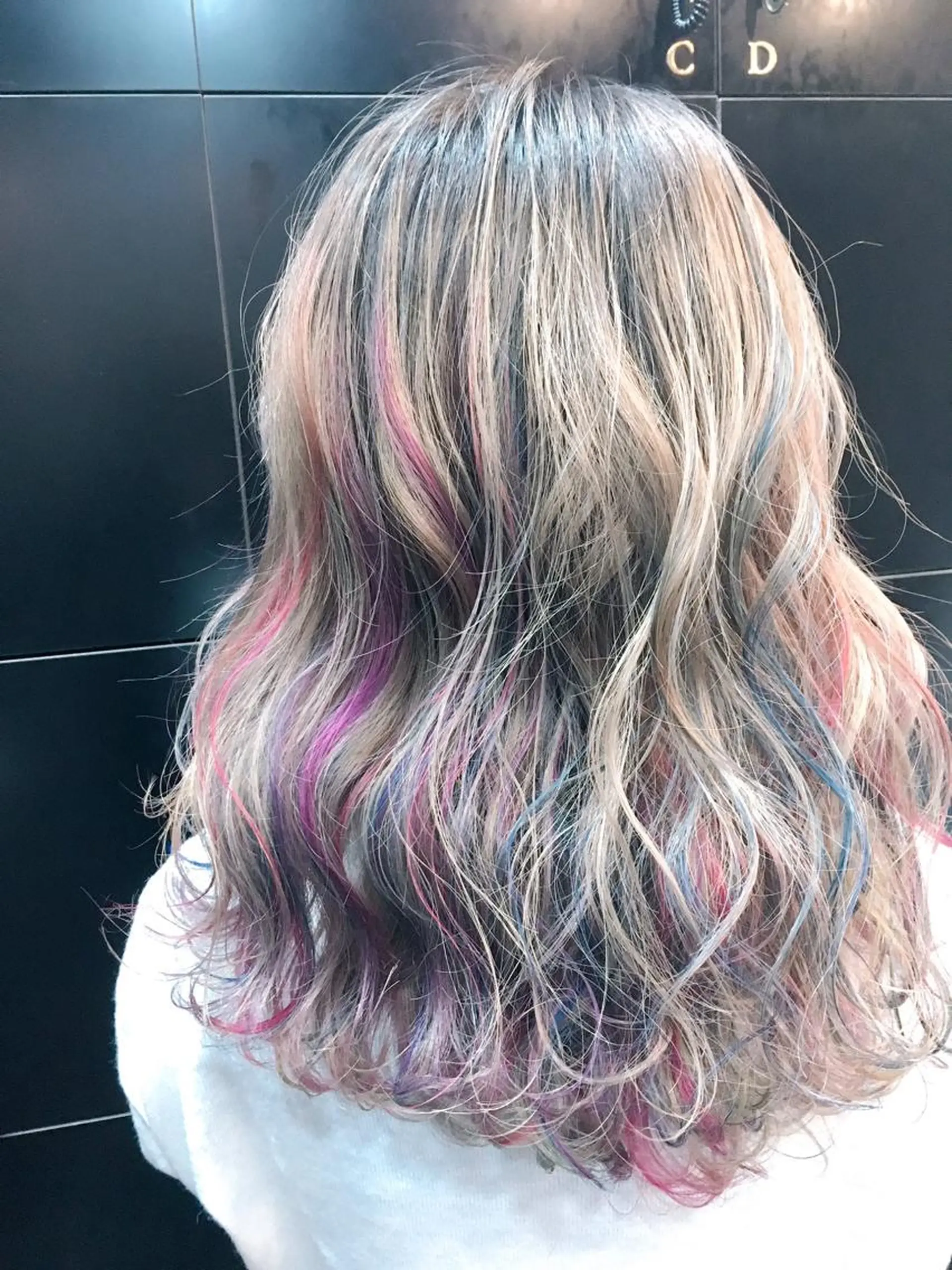 セミロング カラー ユニコーンカラー Zina天王寺 CHIAKIのヘアスタイル