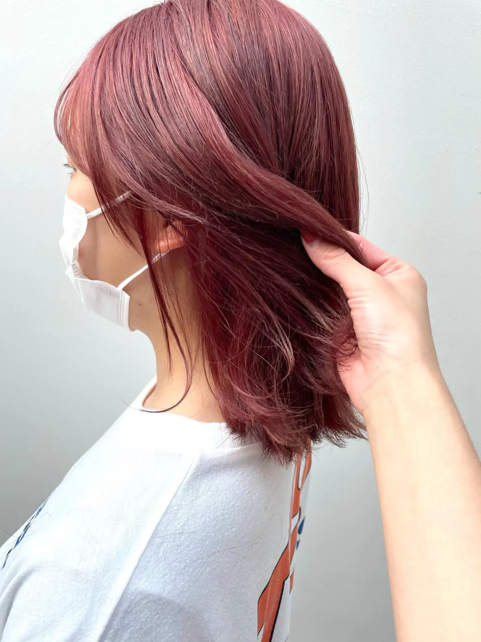 ミディアム カラー ピンクカラー ヘアカラー トリートメント chama レイヤーカットのヘアスタイル