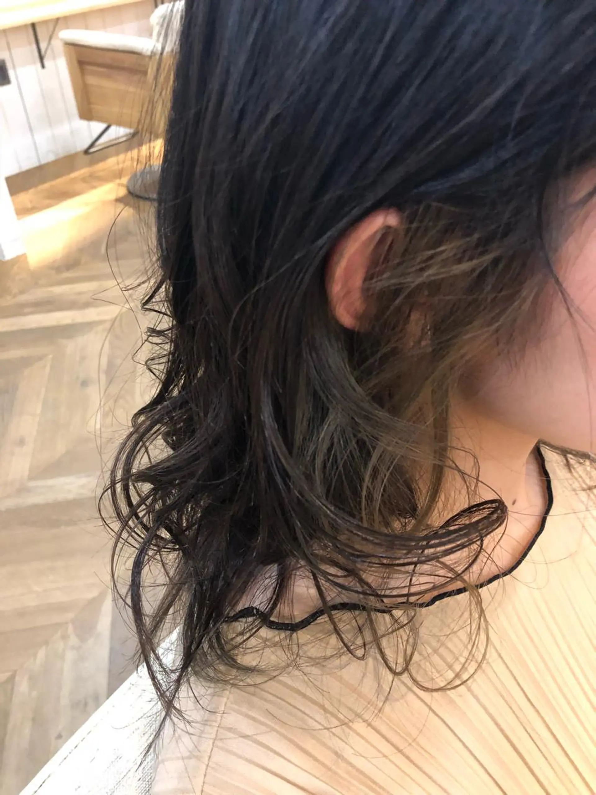 セミロング カラー イヤリングカラー DEEokazaki kobayashiのヘアスタイル