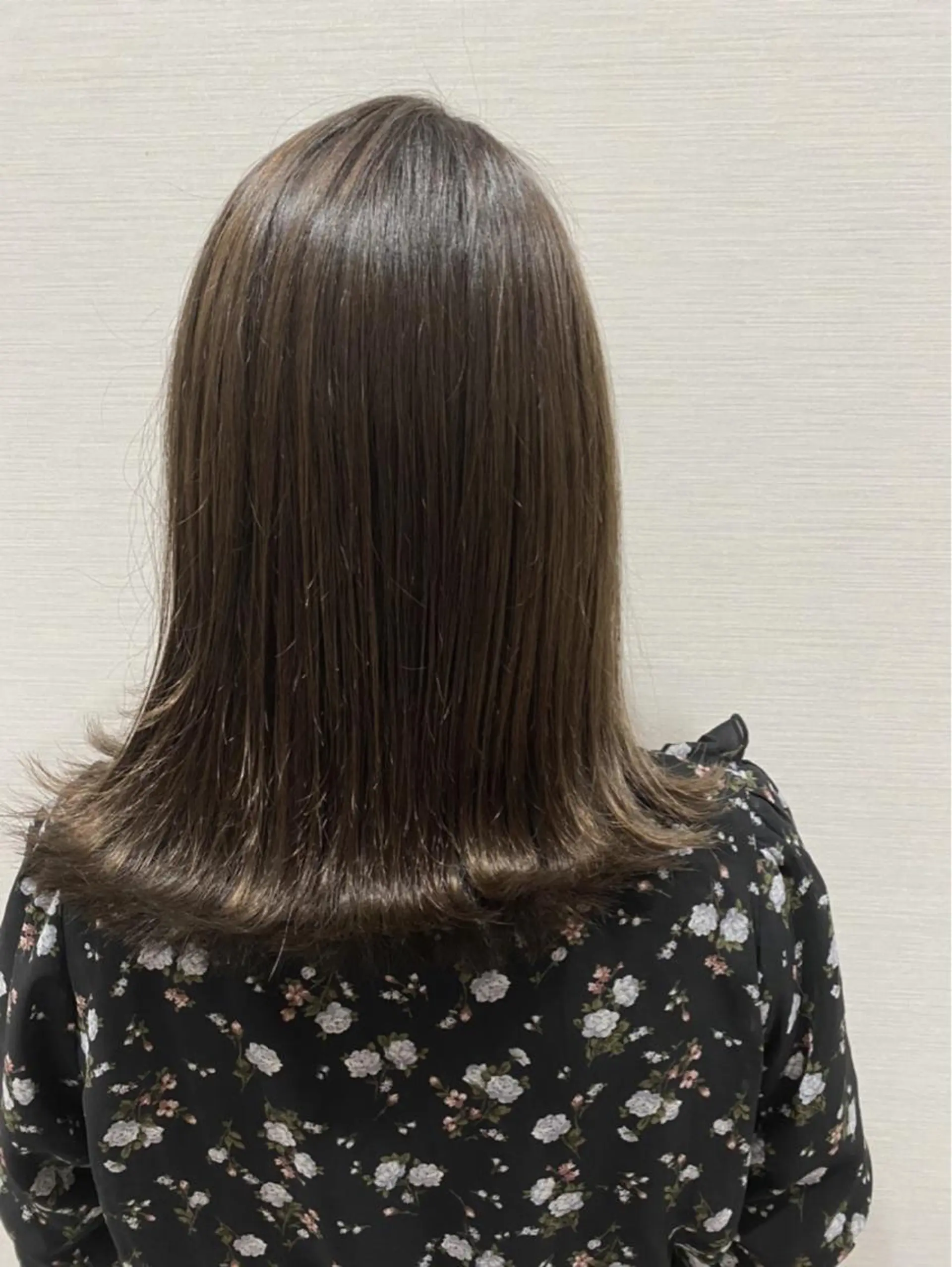 ミディアム カラー グレージュ カット ヘアカラー トリートメント 【PRIMAL】萩原 凌のヘアスタイル