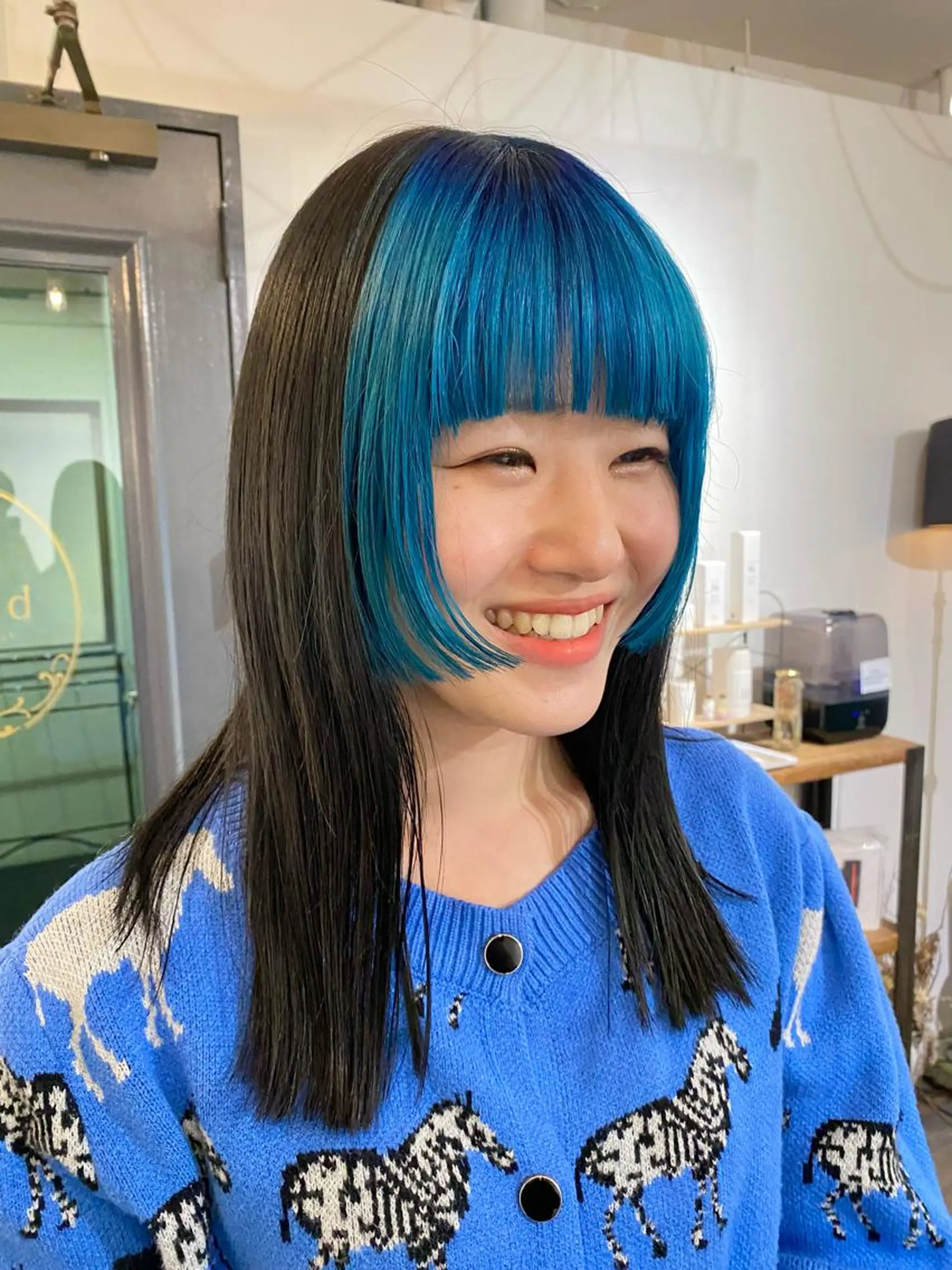 セミロング カラー アディクシーカラー 梅田ハイトーン チダ ヒナノのヘアスタイル