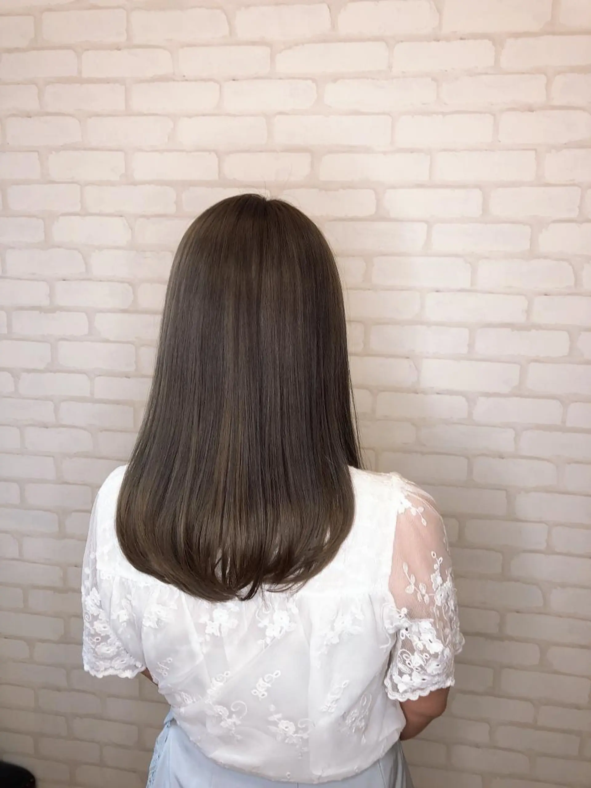 セミロング カラー ミヤザキ タクトのヘアスタイル