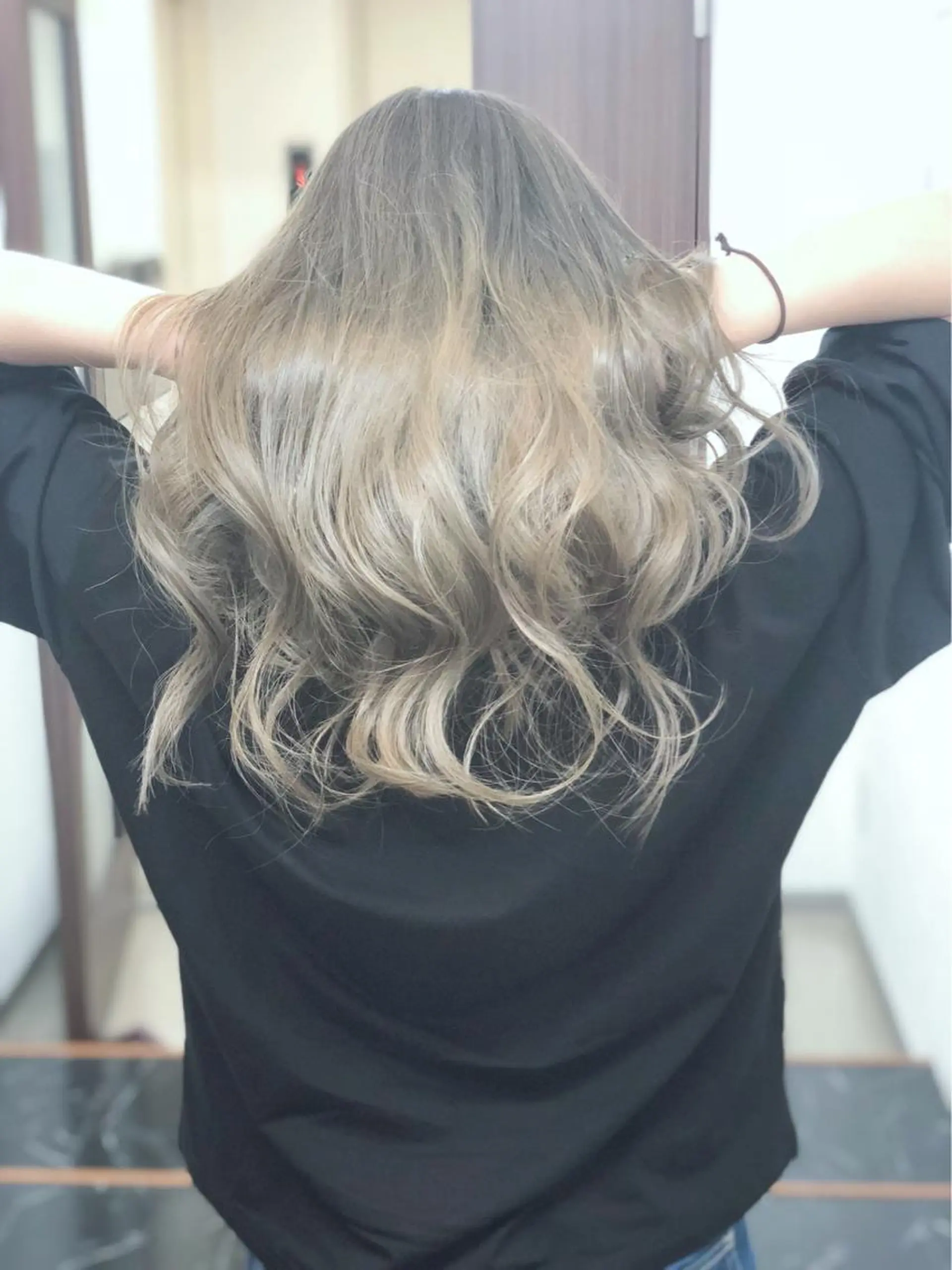 ロング カラー グラデーションカラー ヤナ マネージャーのヘアスタイル