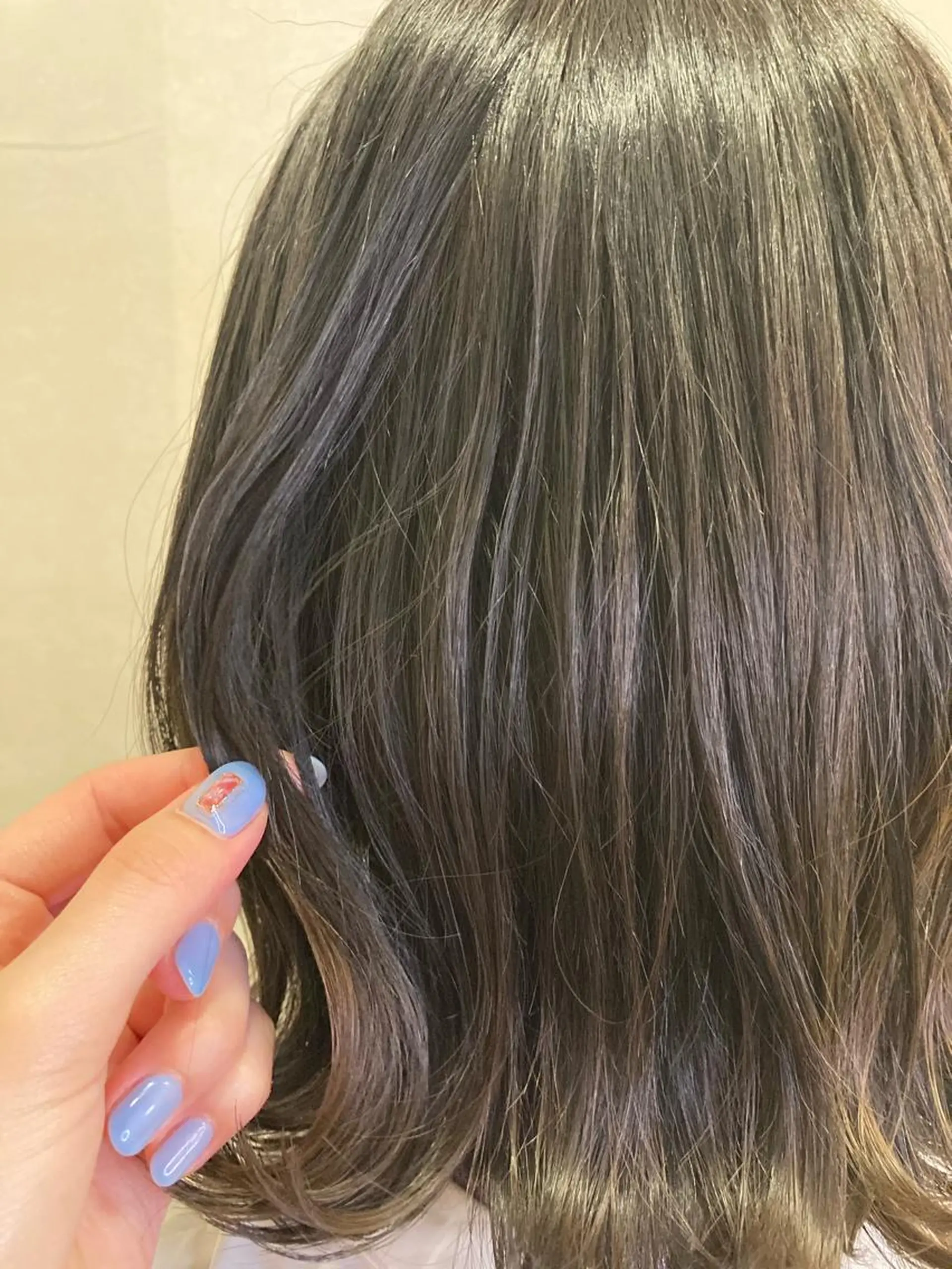 ミディアム カラー 宮原 佳苗のヘアスタイル