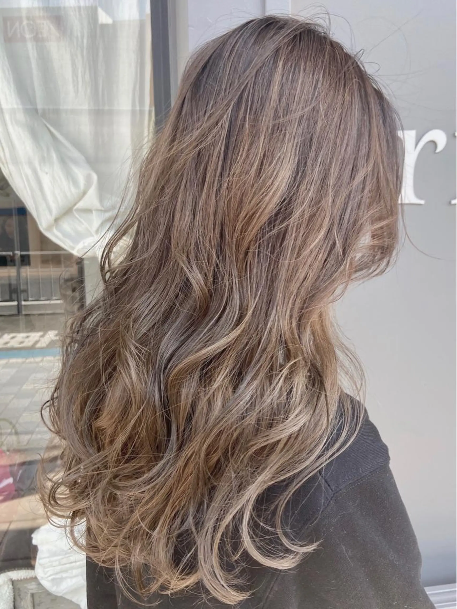 ロング レイヤーカット 峯 志帆のヘアスタイル