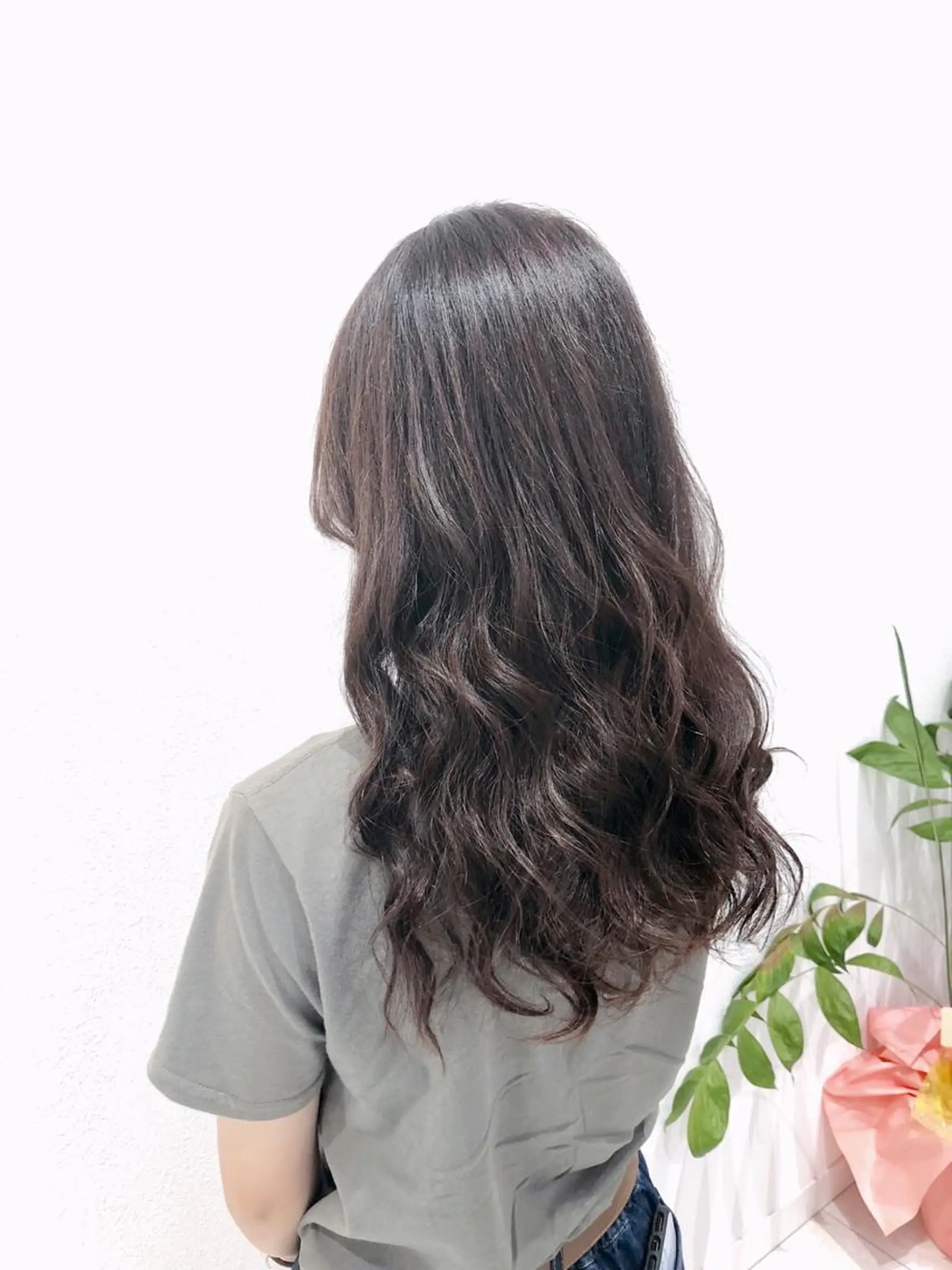 ロング パープルカラー 岸 保奈美のヘアスタイル