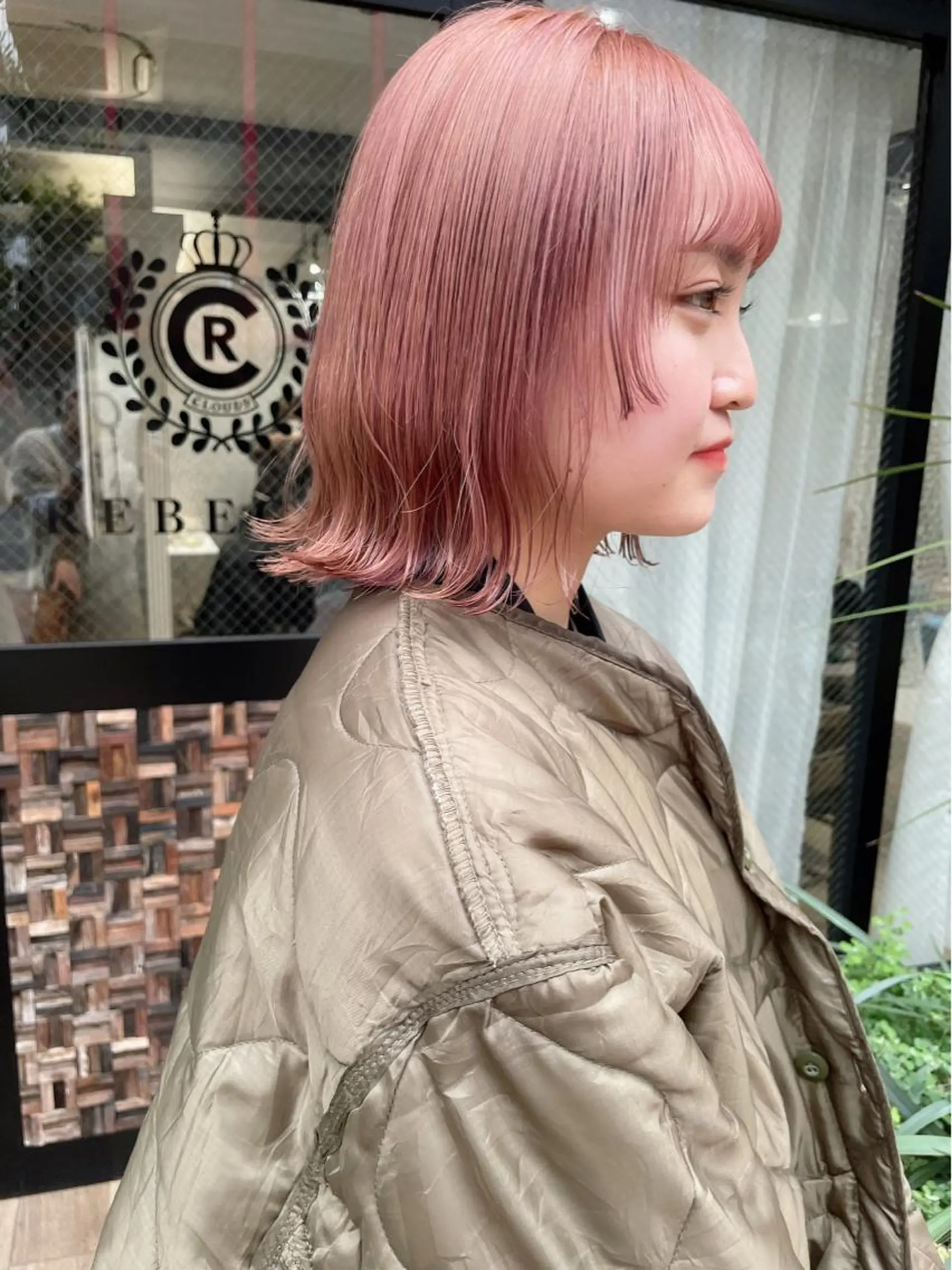 ミディアム カラー ピンクカラー 顔周りカット レイヤーカット カット ヘアカラー トリートメント レイヤー/顔周り /AKARIのヘアスタイル