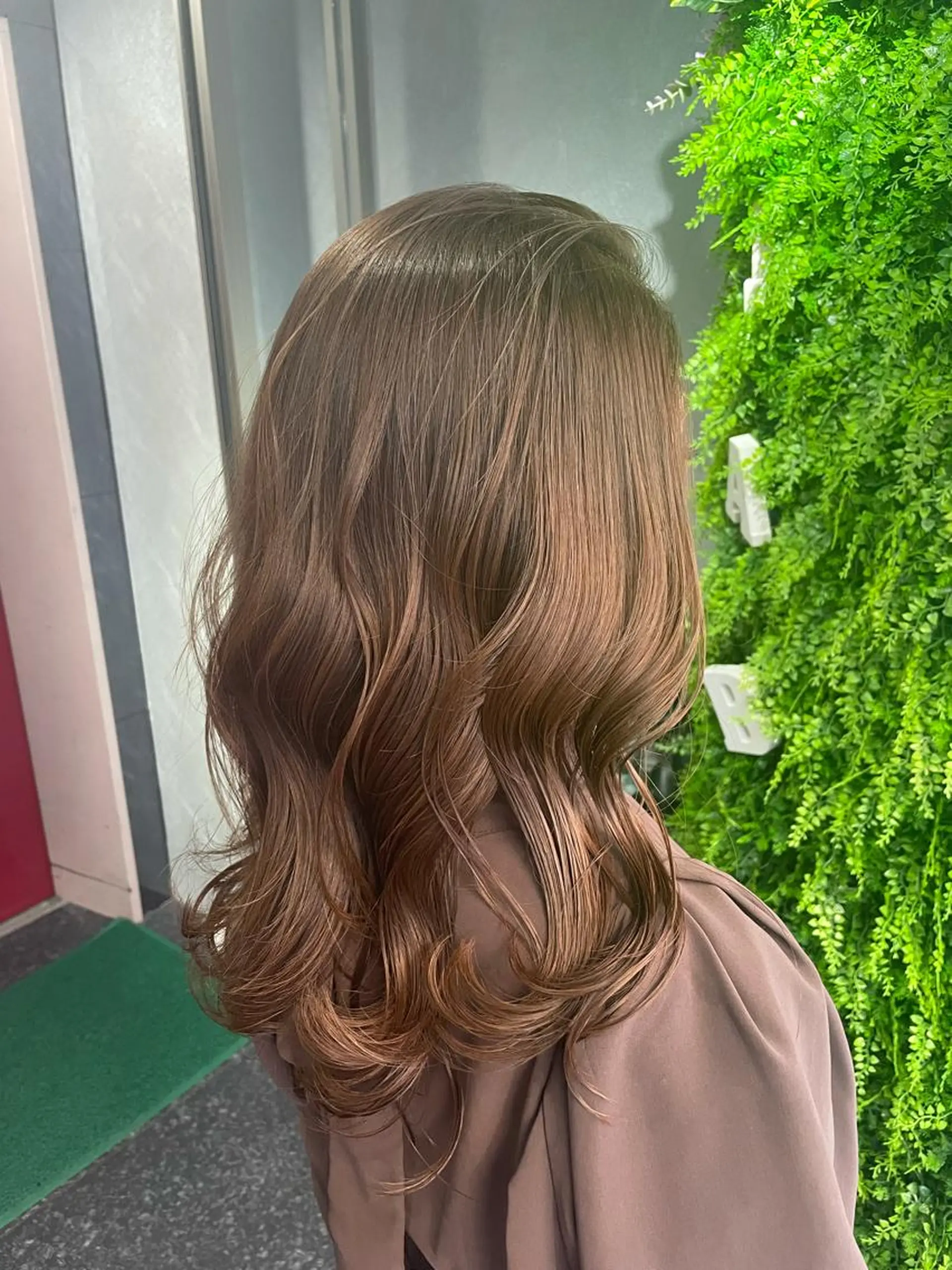 セミロング カラー ブラウンカラー ナチュラルブラウン TMJ所属・バズる韓国ヘア 🇰🇷溝邊　拓麿のヘアスタイル