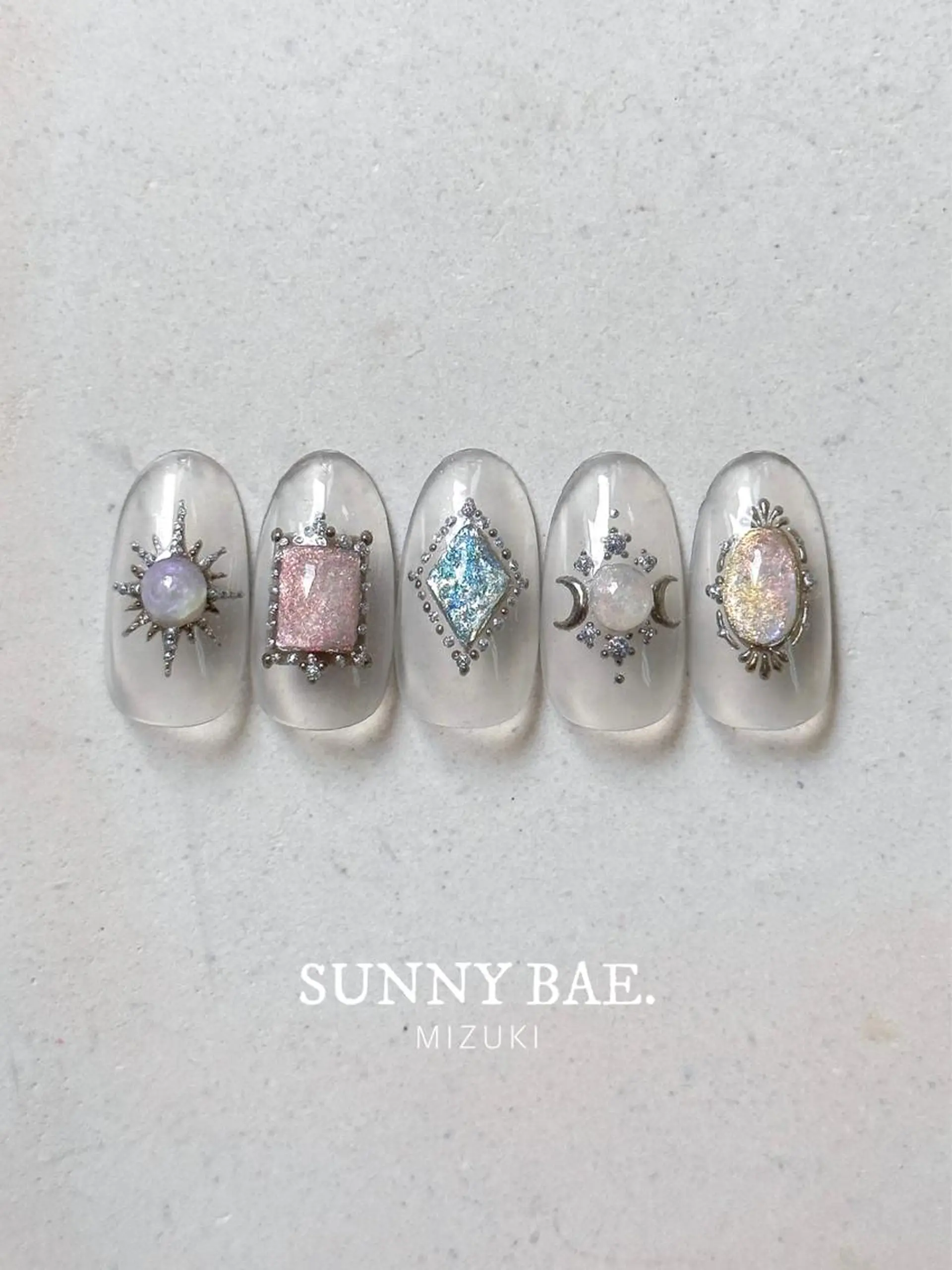 ネイル アートネイル ミラーネイル 夏ネイル SUNNY BAE. 🌼MIZUKIのネイルデザイン
