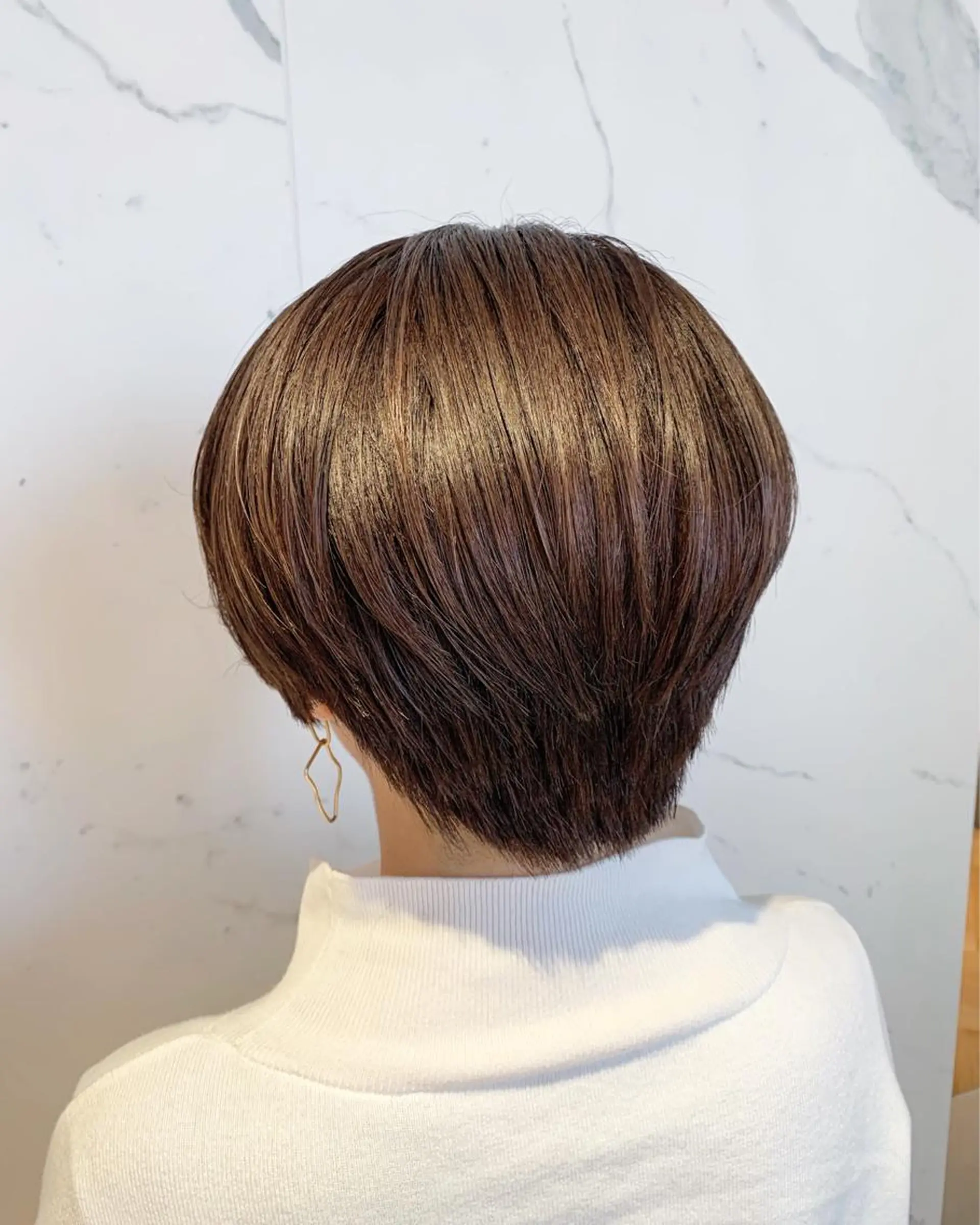 ショート カラー パーマ ヘアアレンジ メンズ キッズ ネイル マツエク・マツパ 結婚式・ブライダル 前下がりボブ ショートボブ メンズバレイヤージュ センターパート 角床直哉 カラーカットNO 1のヘアスタイル