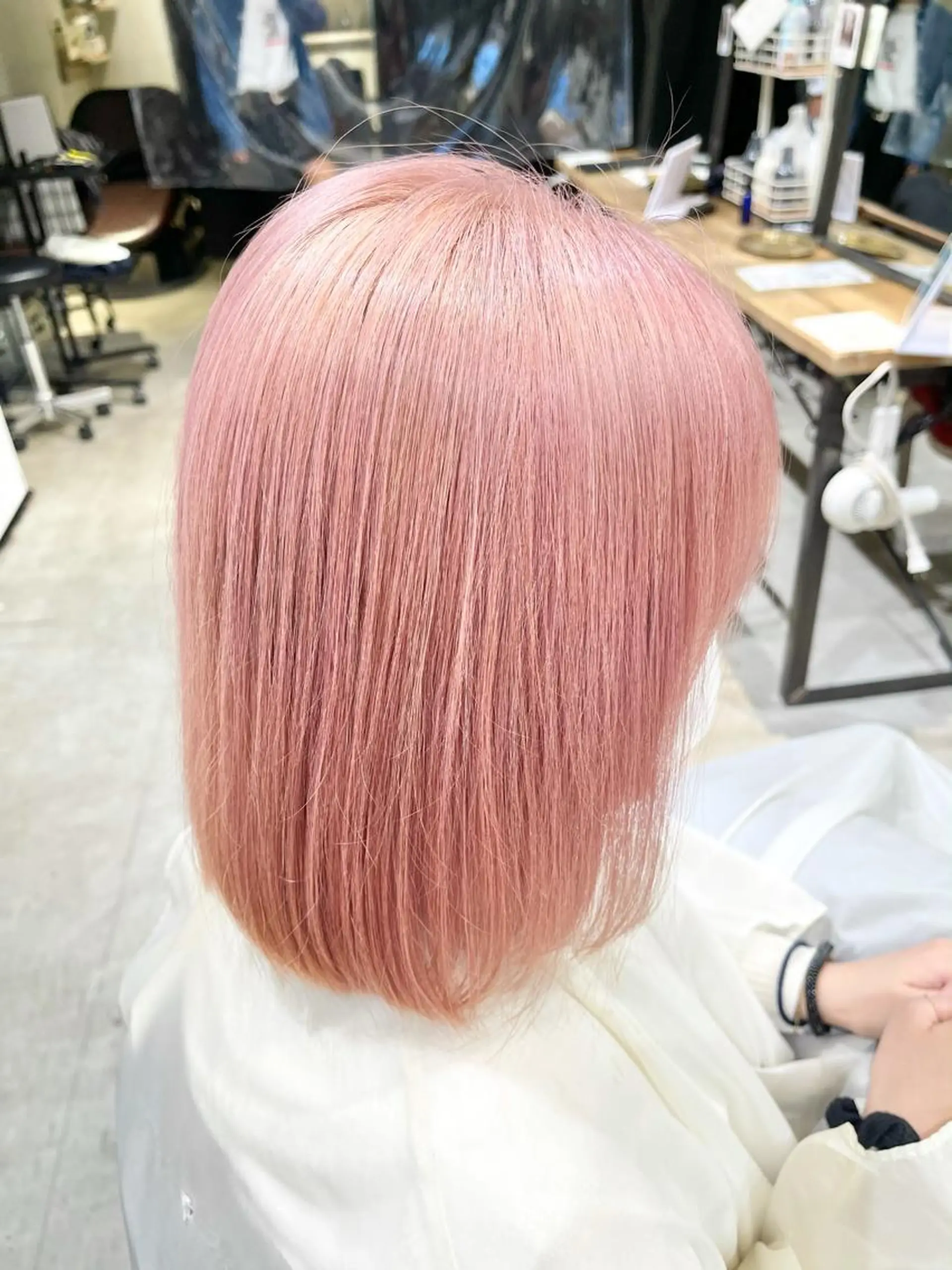 ミディアム 切りっぱなしボブ ボブ カット ヘアカラー トリートメント ショートヘア💫 ハイトーン西田拓馬のヘアスタイル