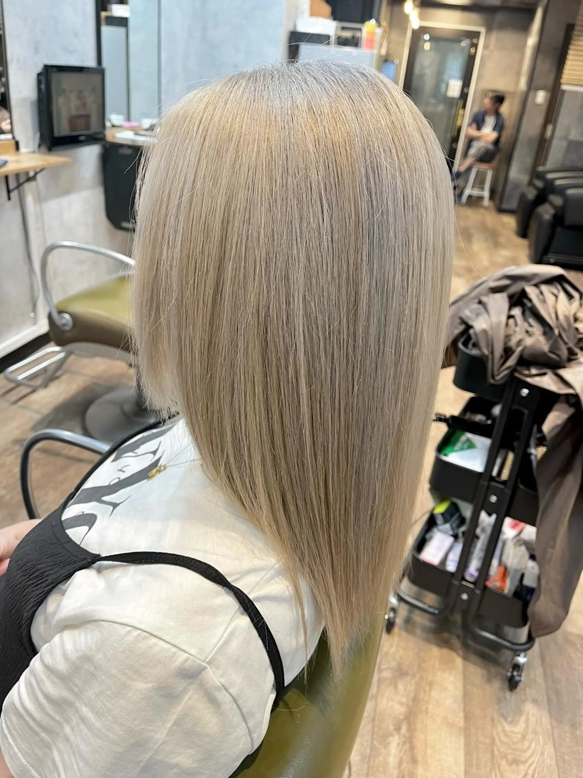 セミロング カラー ベージュカラー ホワイトベージュ ヘアカラー トリートメント 松井 敬太郎のヘアスタイル