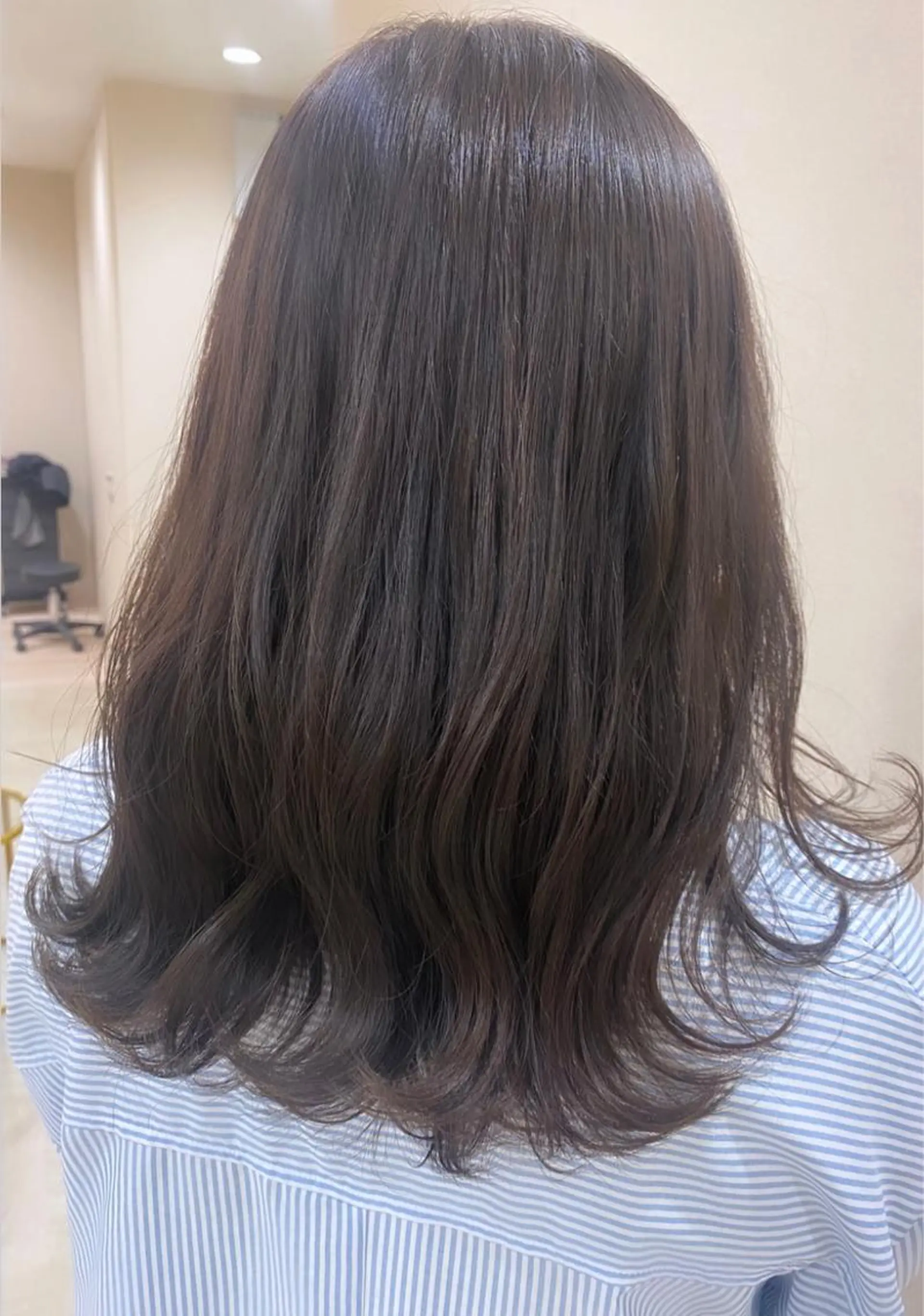 ミディアム カット ヘアカラー トリートメント ヘッドスパ mina .のヘアスタイル