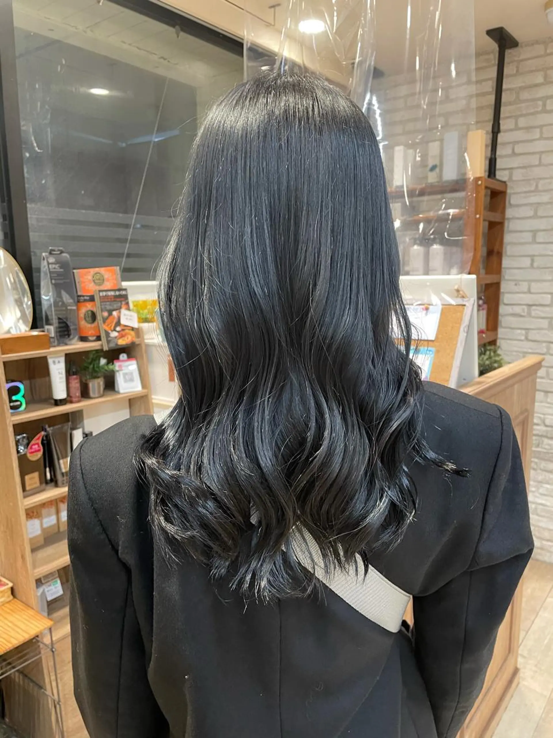 ロング カラー 黒髪 ブルーカラー ブルーブラック LOG/所属・✨縮毛/ブリーチ✨ 出口 紗依のヘアスタイル