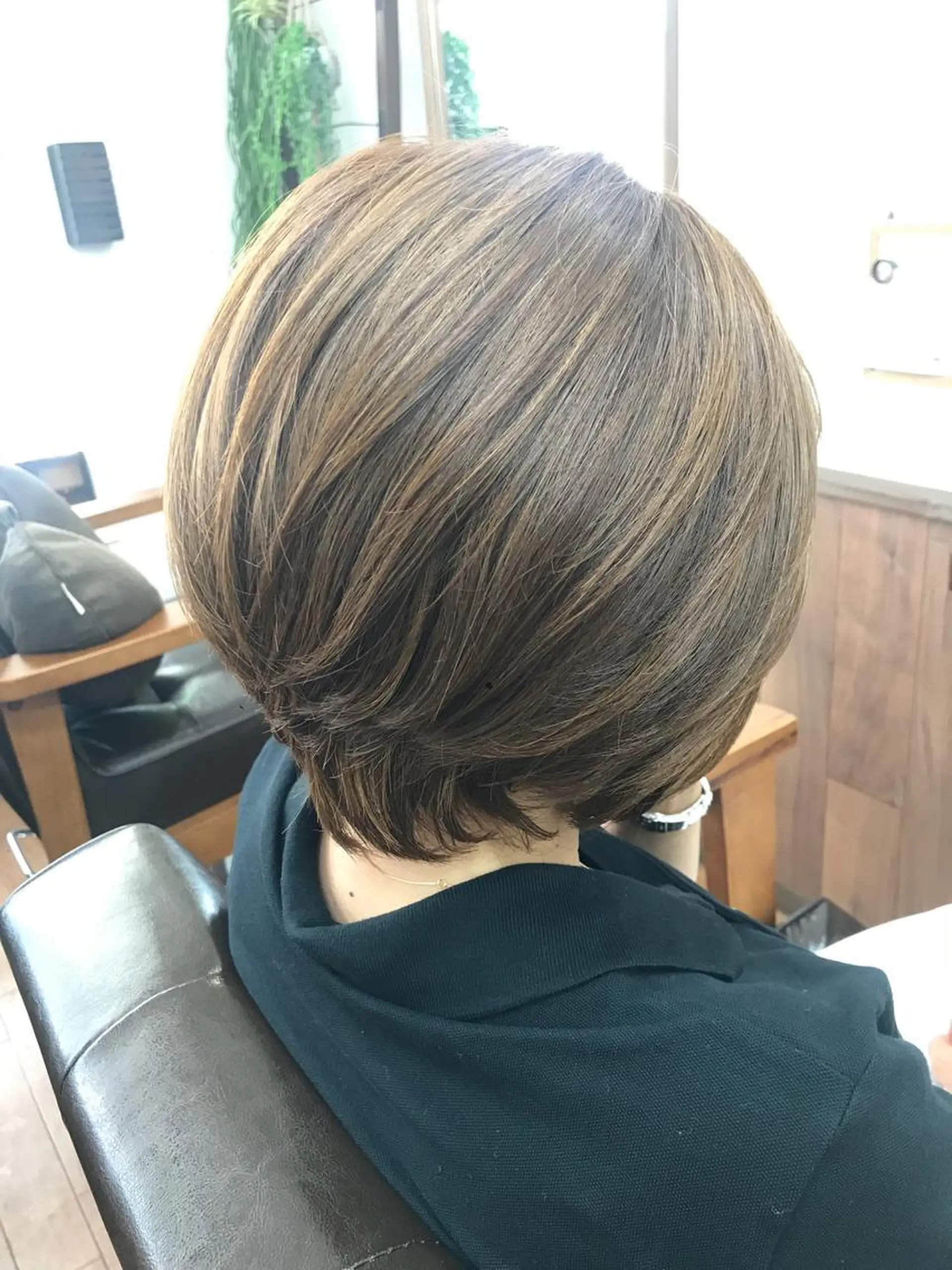 ショート ボブ ハイライト ショートヘア 美容室 salon de craft所属・澤田 拓己のヘアスタイル