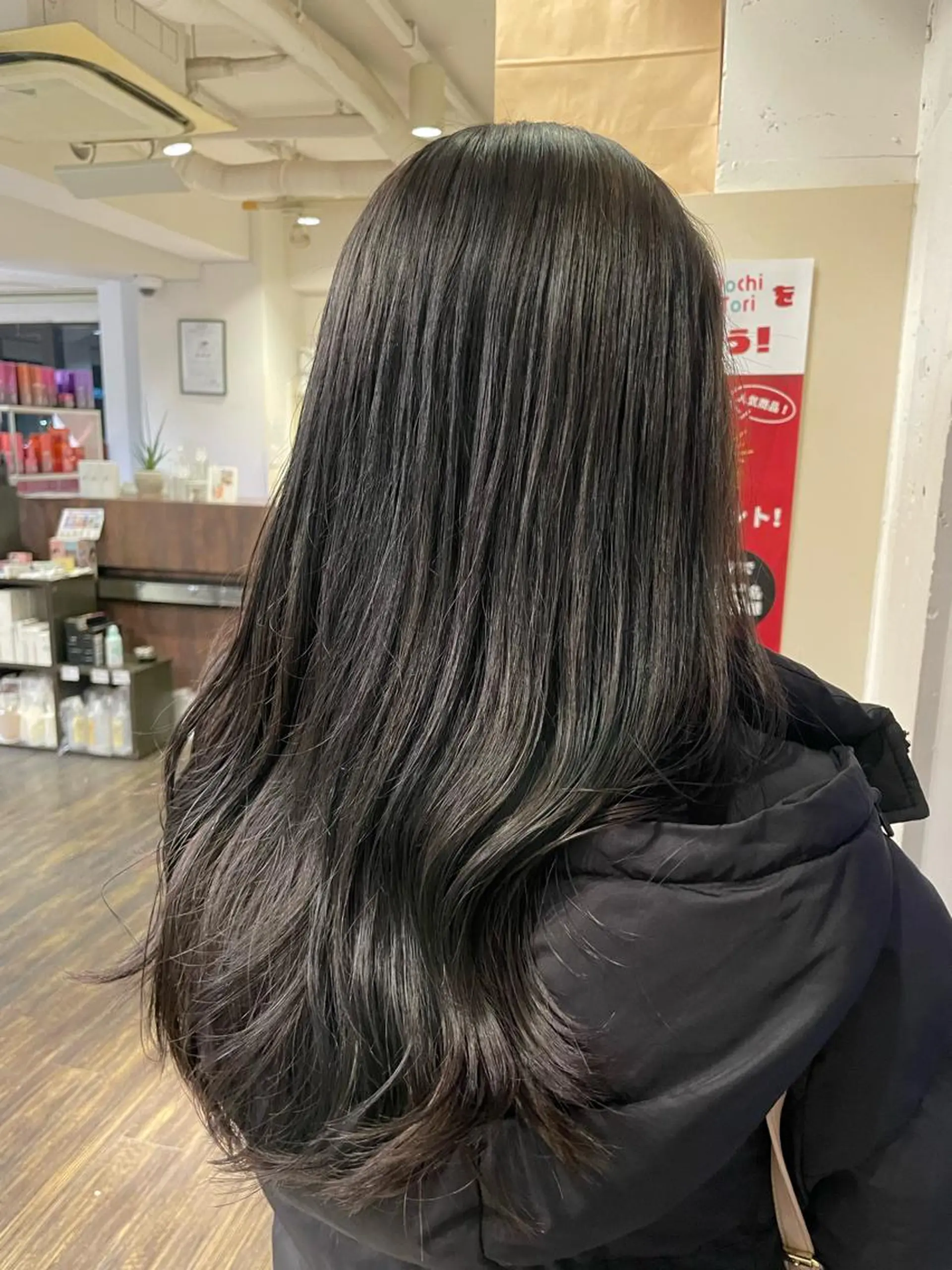 ロング カラー 黒髪 透明感カラー グレーブラック 佐藤 綾郁のヘアスタイル