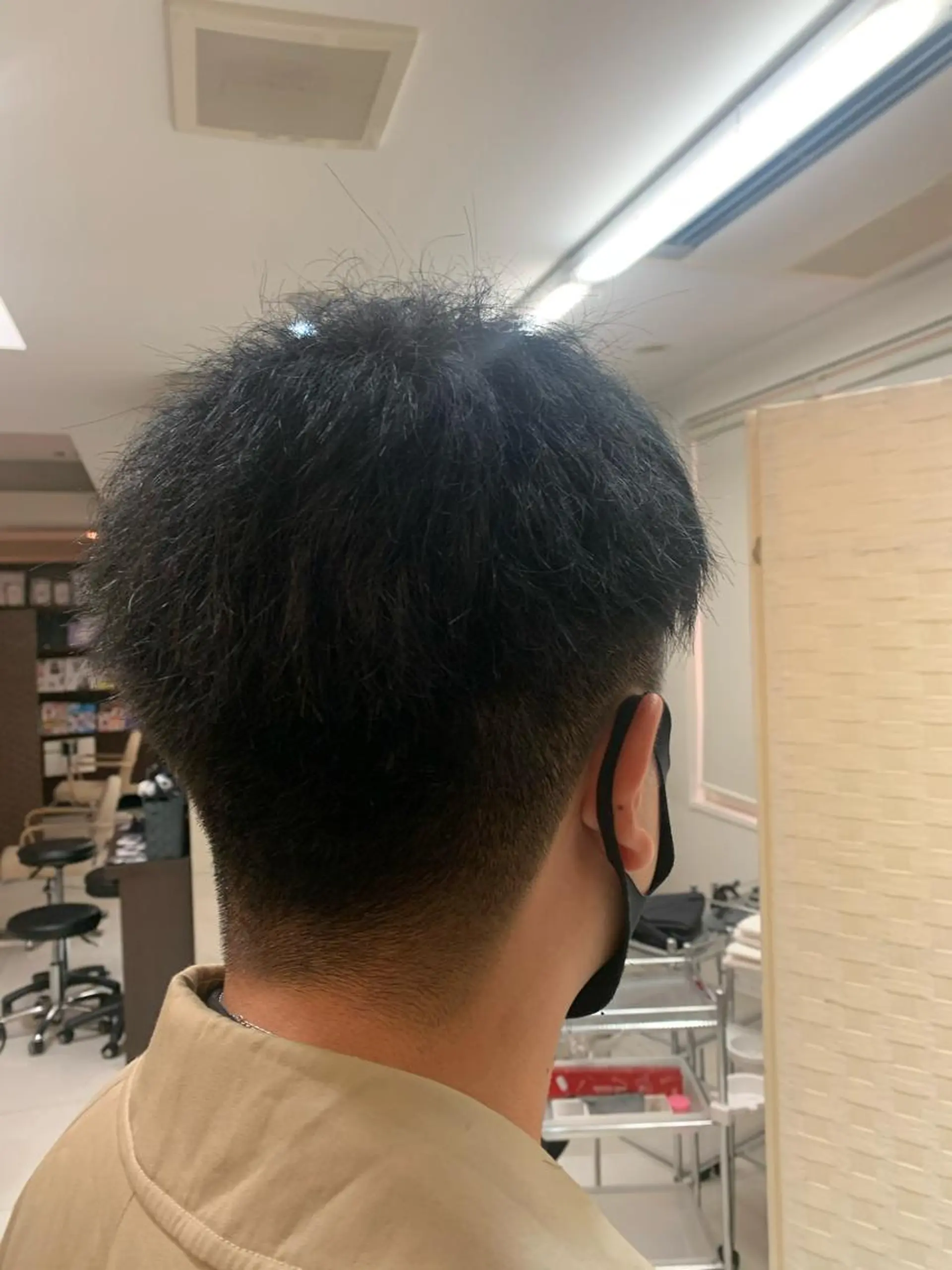 ショート カラー メンズ 黒髪 ブルーカラー ブルーブラック 村山 かほのヘアスタイル