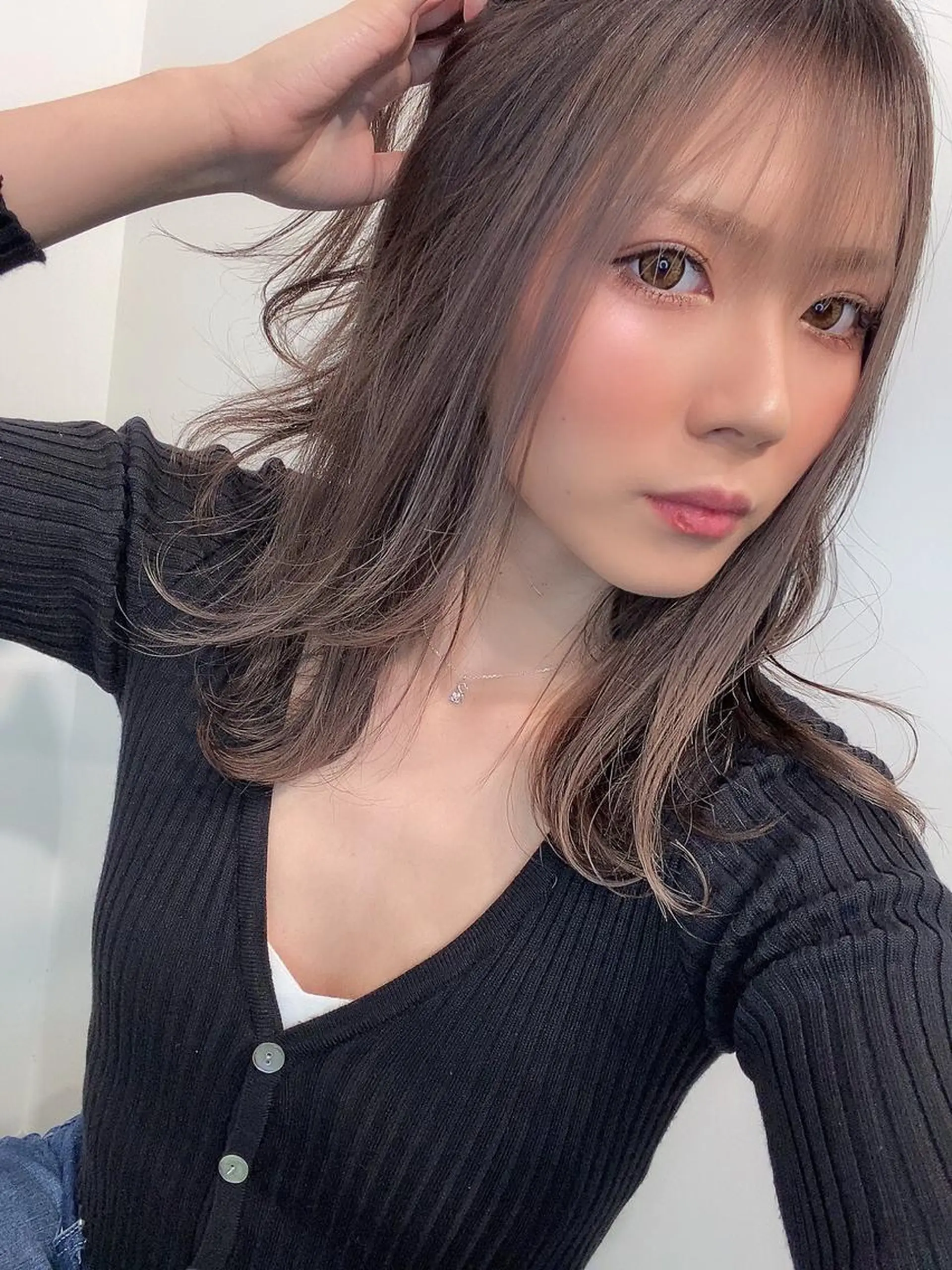 ミディアム カラー シールエクステ バレイヤージュ ブリーチ ケアブリーチ ダブルカラー 西口徒歩20秒 寒色 カラーミディアムヘアのヘアスタイル