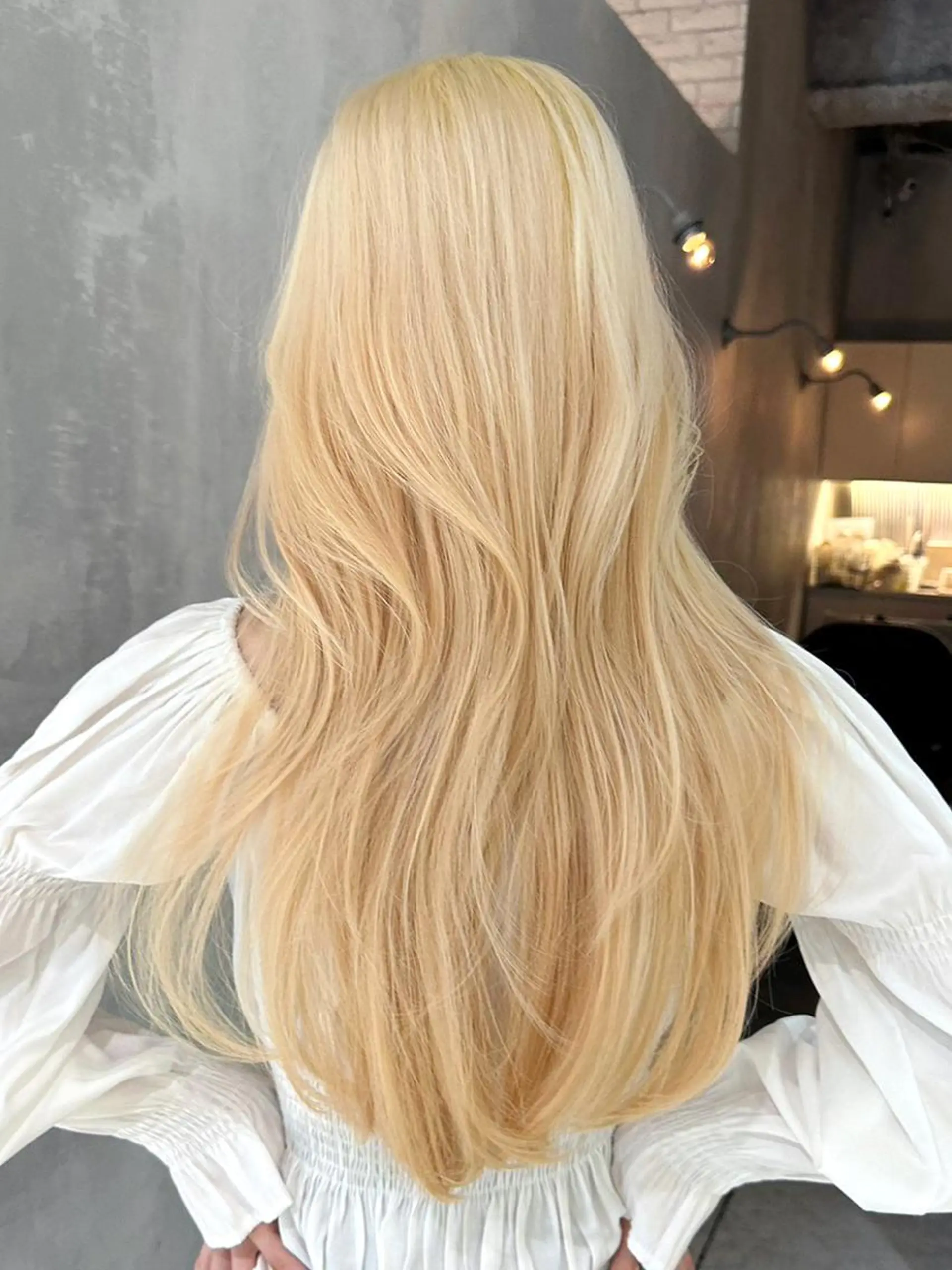 カラー セミロング ブロンド レイヤーカット カット ヘアカラー トリートメント ITbyALBUM 藤沢店のヘアスタイル
