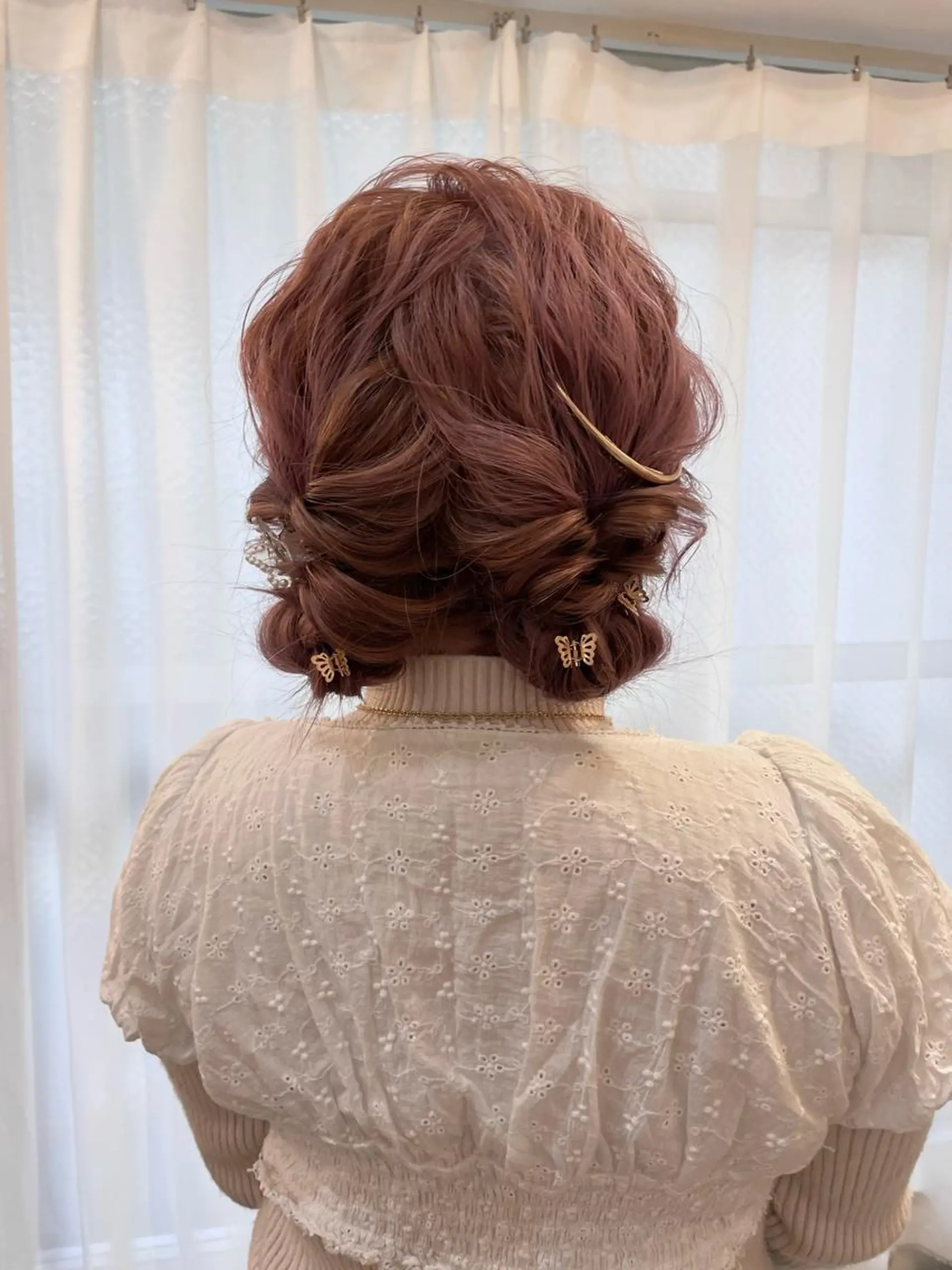 ロング カラー ヘアアレンジ ベージュカラー ブリーチ ピンクカラー ピンクベージュ ブリーチなしカラー レイヤーカットのヘアスタイル
