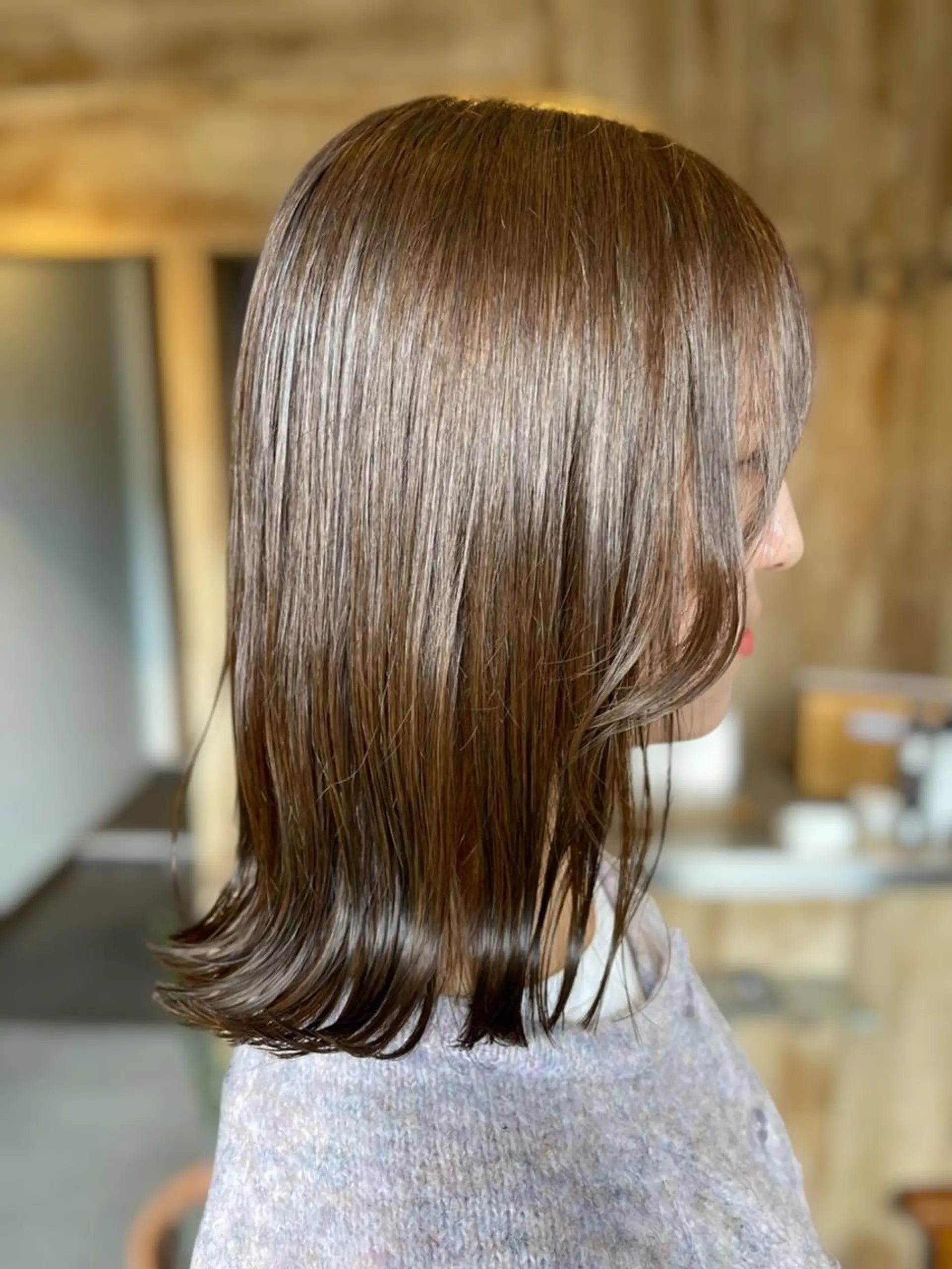 ミディアム 相澤 優色のヘアスタイル