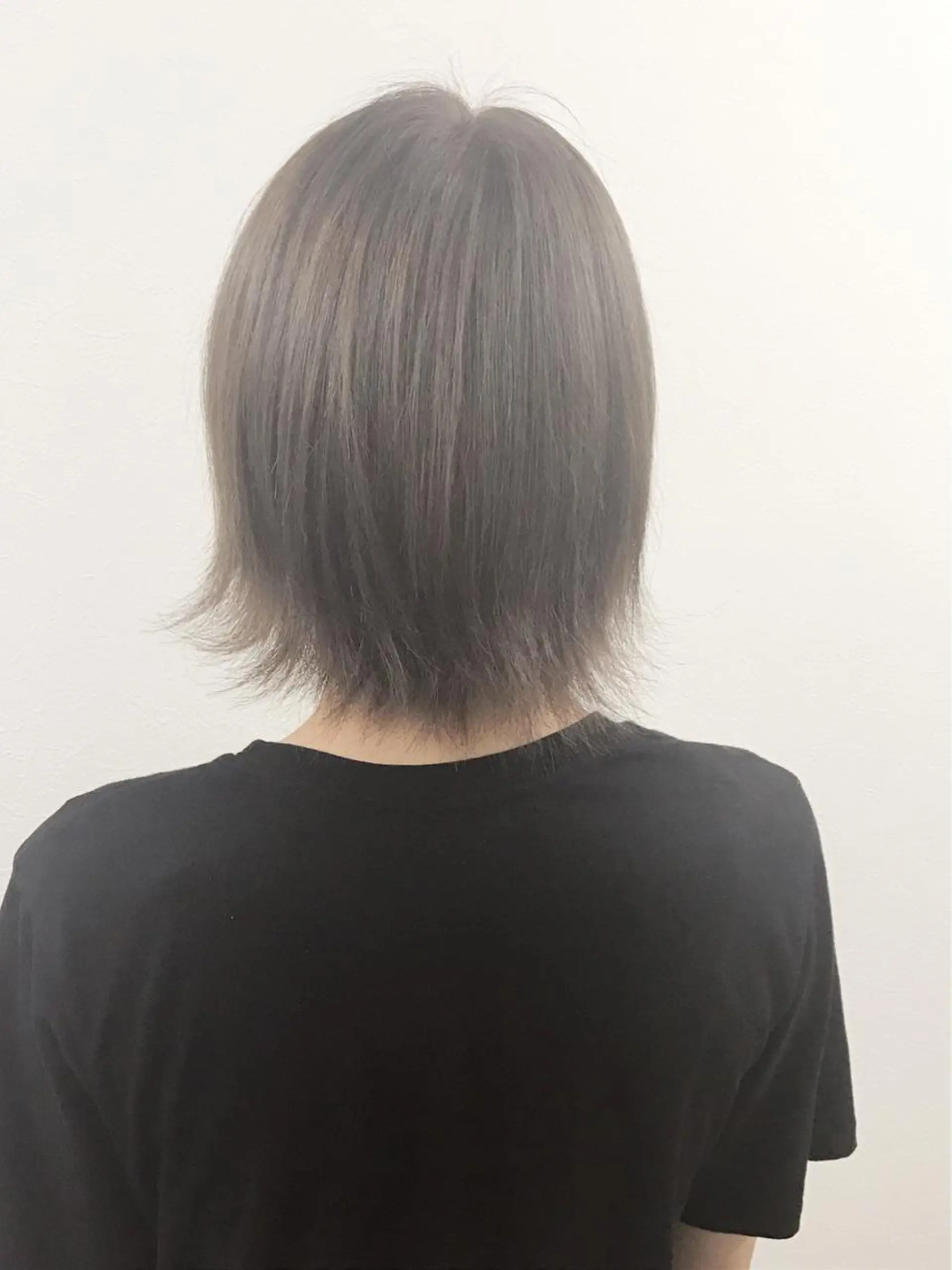 ショート カラー アッシュ ベージュカラー ヤナ マネージャーのヘアスタイル