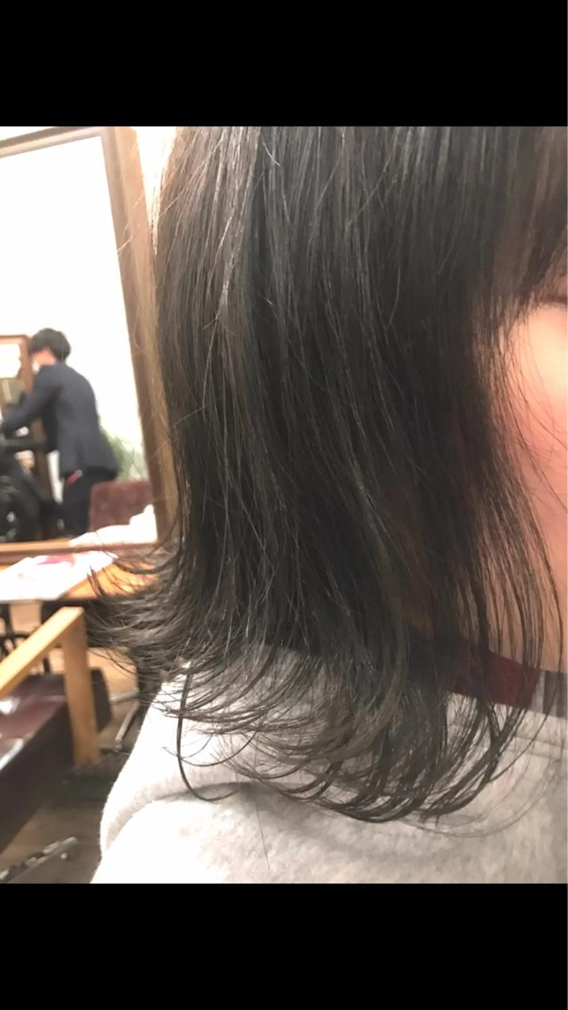 ショート カラー ブルーカラー ブルージュ 透明感カラー FOLK所属・白髪ぼかしハイライト バレイヤージュヤマトのヘアスタイル