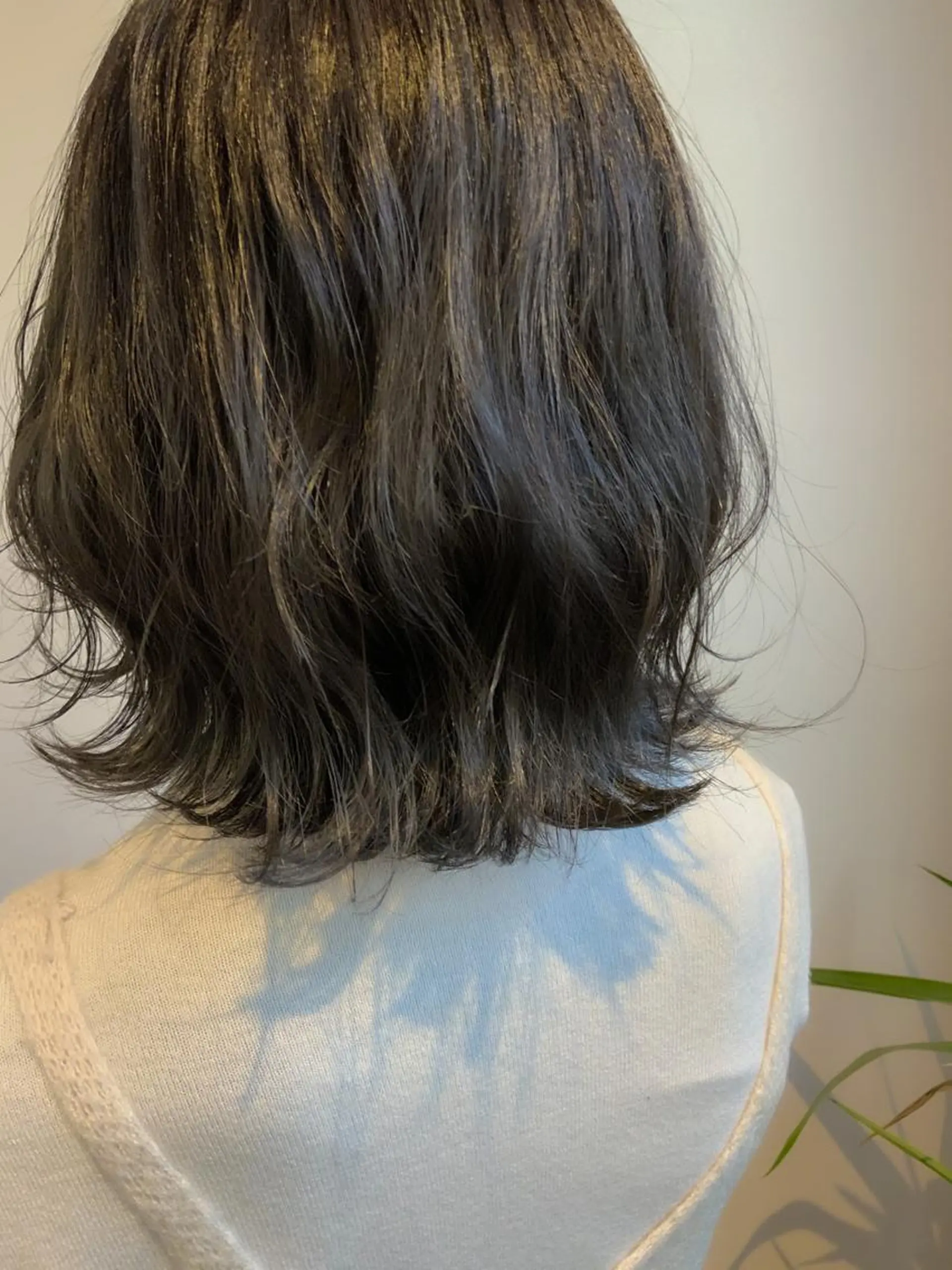 ミディアム カラー ダークグレー ダークグレージュ グレージュ ボブ 外ハネヘア Lien🌿Top Stylist沖田のヘアスタイル